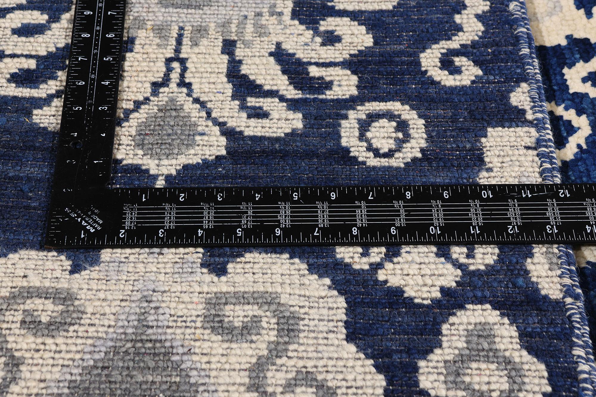 Alfombra moderna Ikat azul marino, la elegancia contemporánea se une al chic global Moderno en venta