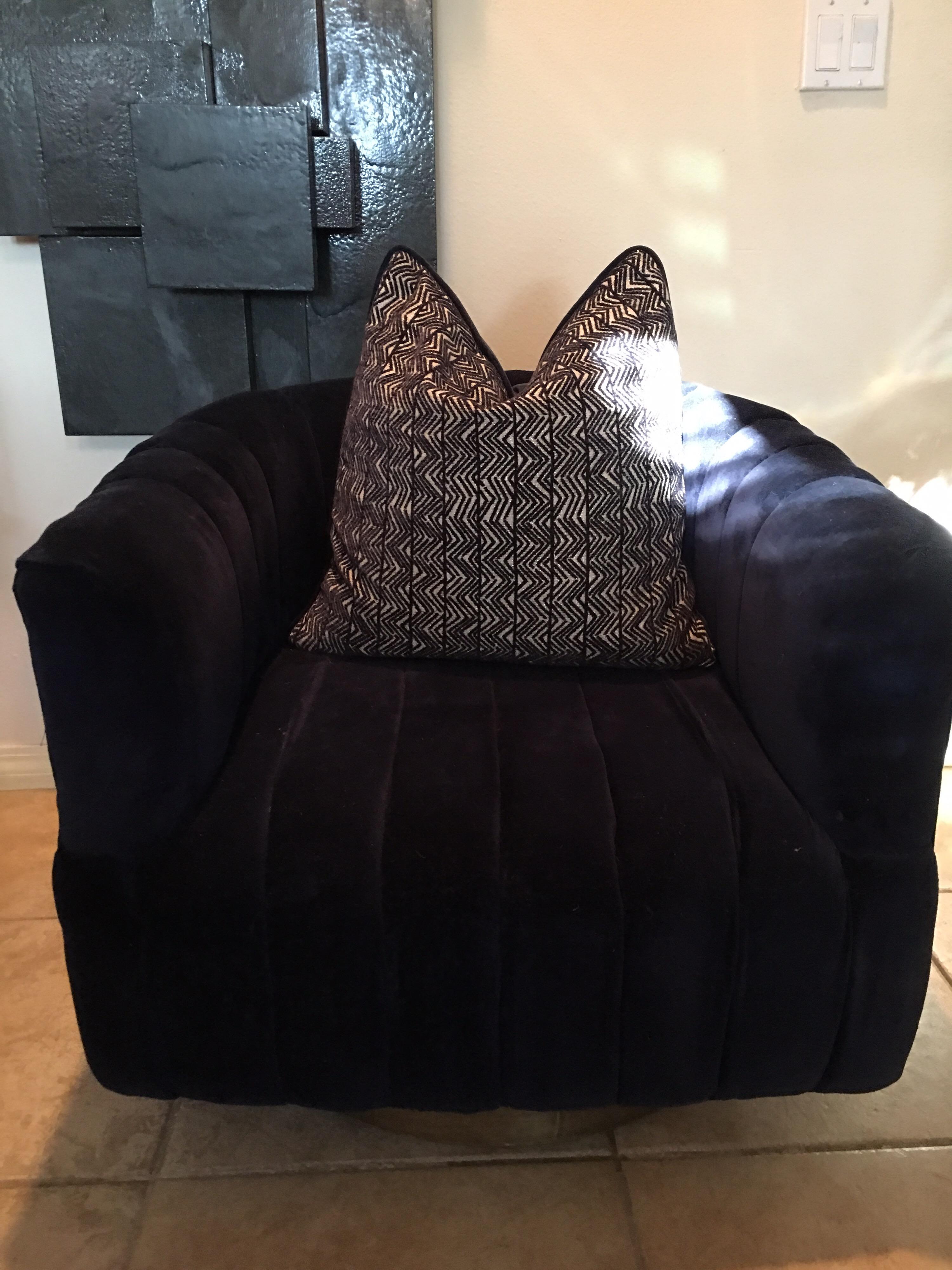 Modern Navy Blue Velvet Bucket Chair with Brass Trim In Good Condition In Palm Springs, CA