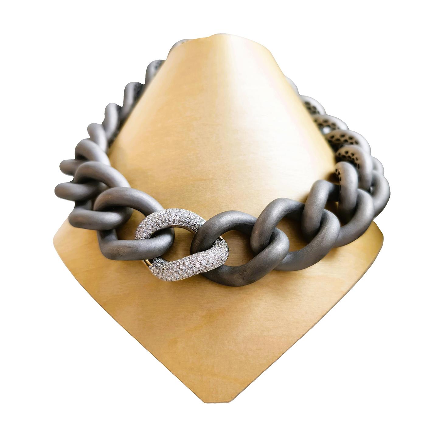 Contemporaneo Modern Necklace in Titanium i8kt White Gold and 4.05 ct extra white diamonds in vendita