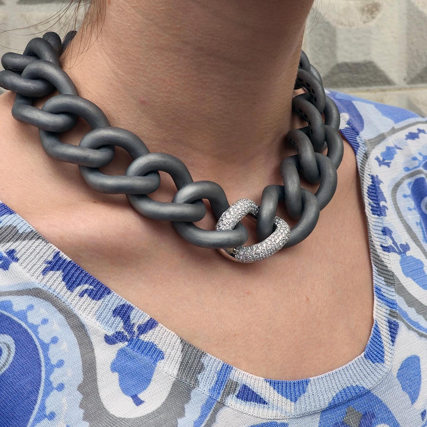 Donna Modern Necklace in Titanium i8kt White Gold and 4.05 ct extra white diamonds in vendita