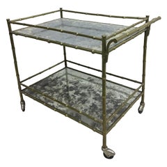 Carrito de bar moderno neoclásico francés de latón, bambú sintético y espejo de Maison Baguès