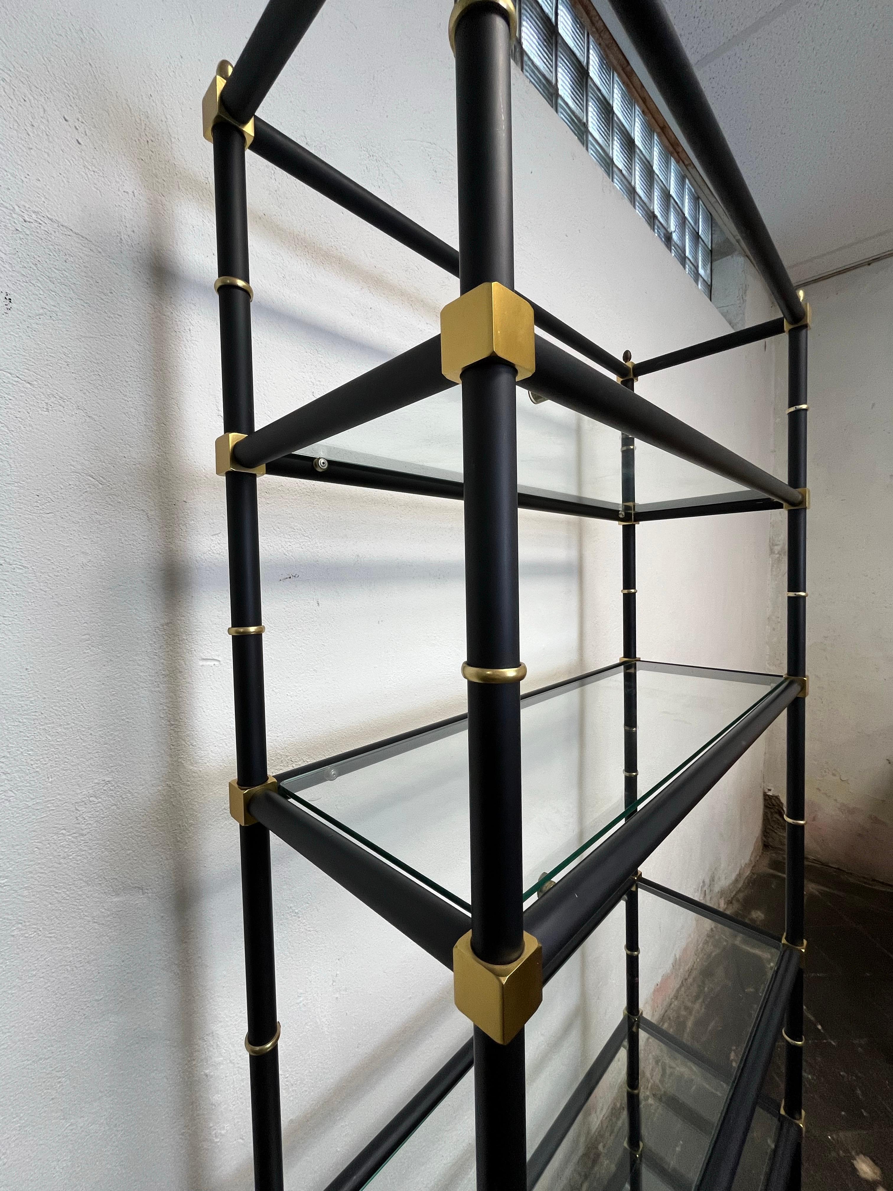 Étagère néoclassique moderne Bon état - En vente à W Allenhurst, NJ