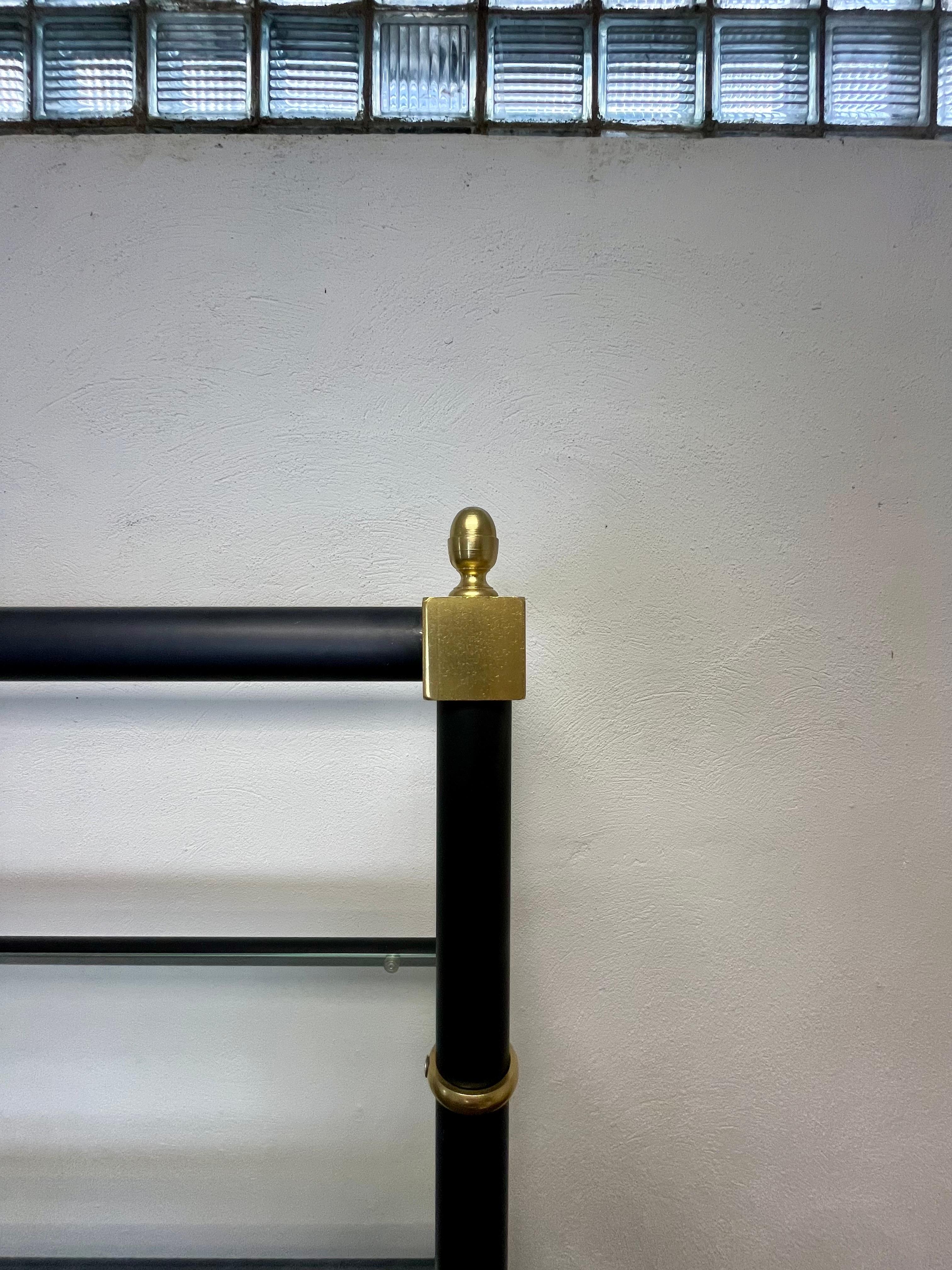 20ième siècle Étagère néoclassique moderne en vente