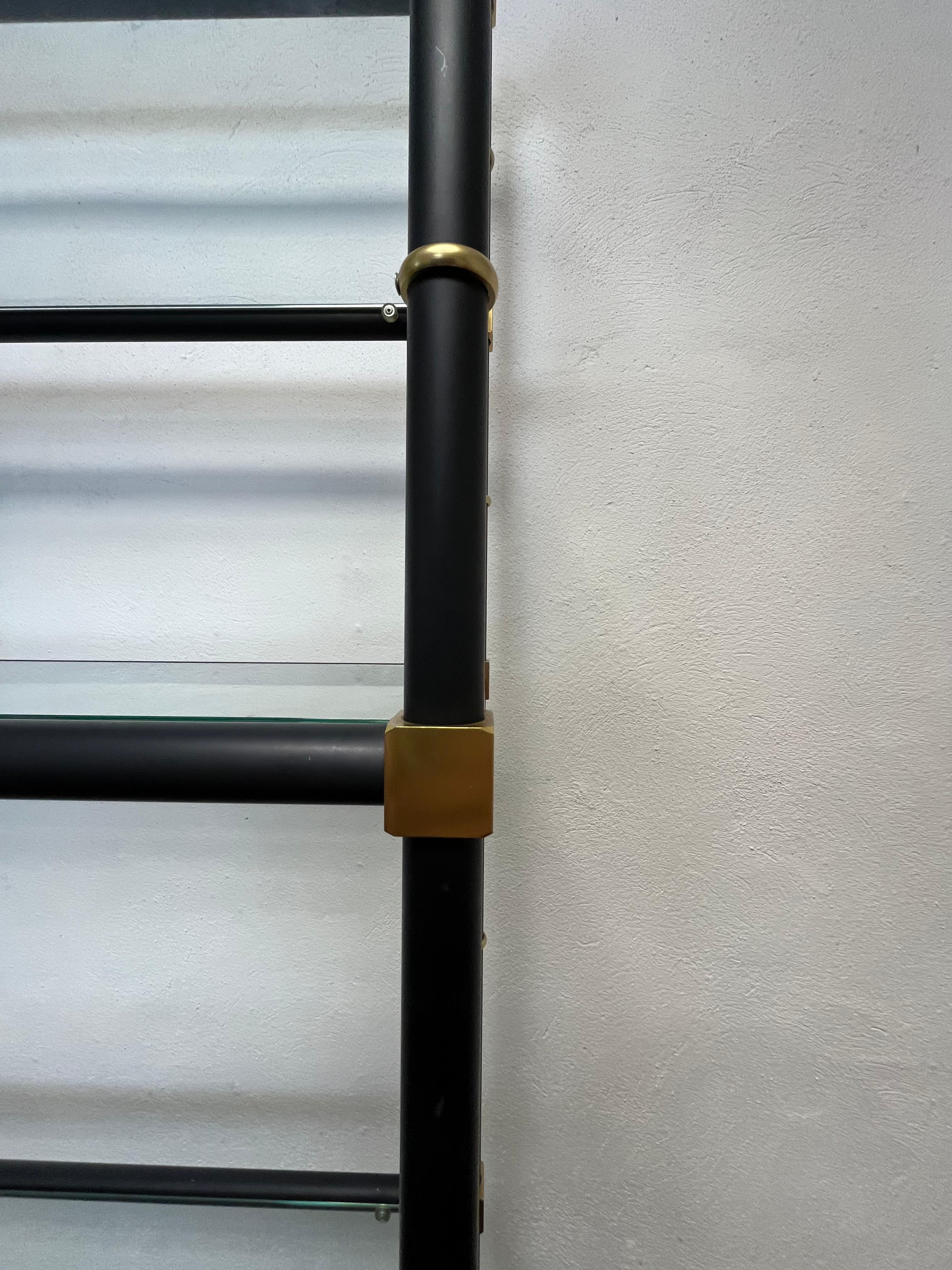 Métal Étagère néoclassique moderne en vente