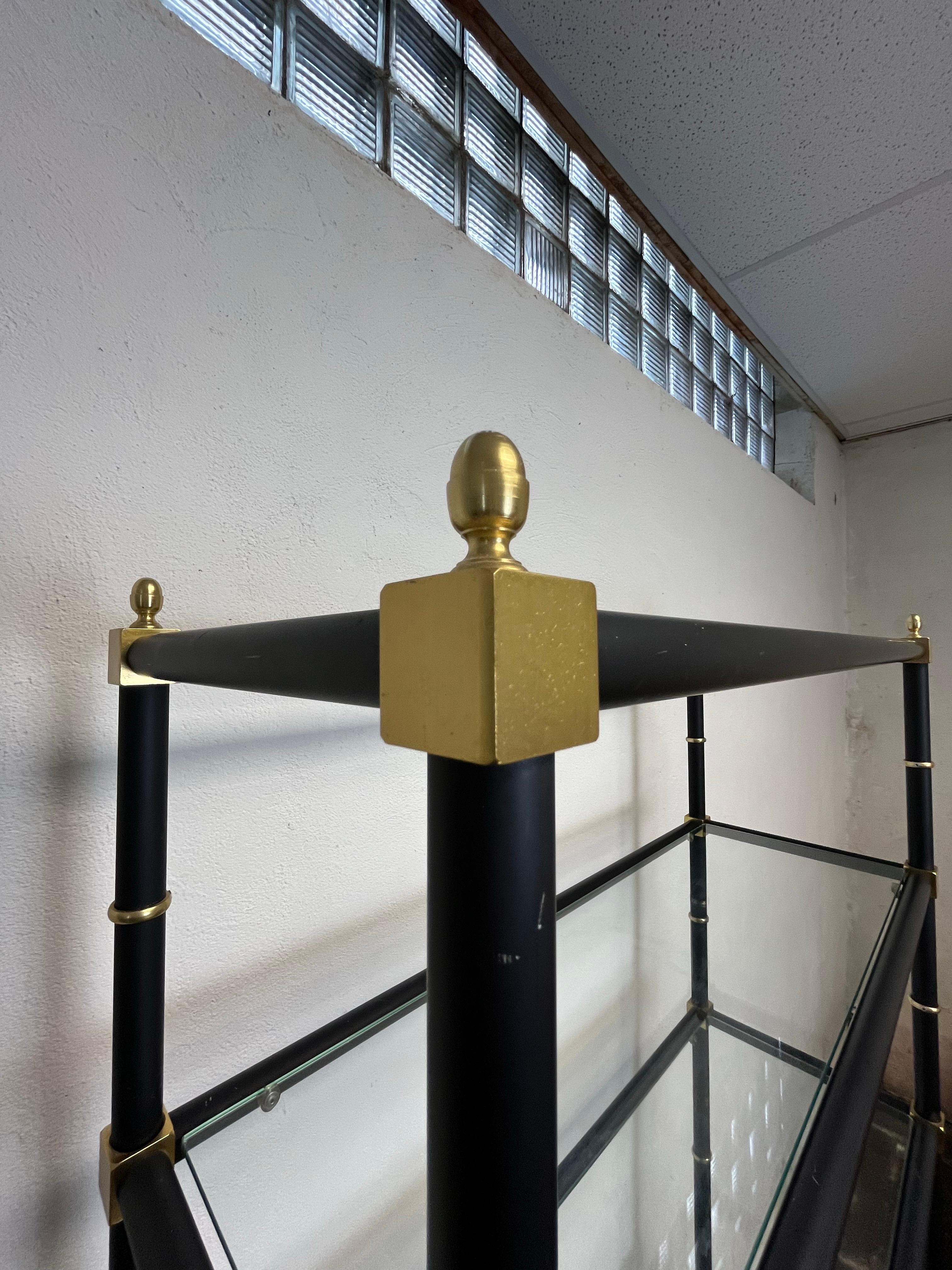 Étagère néoclassique moderne en vente 1