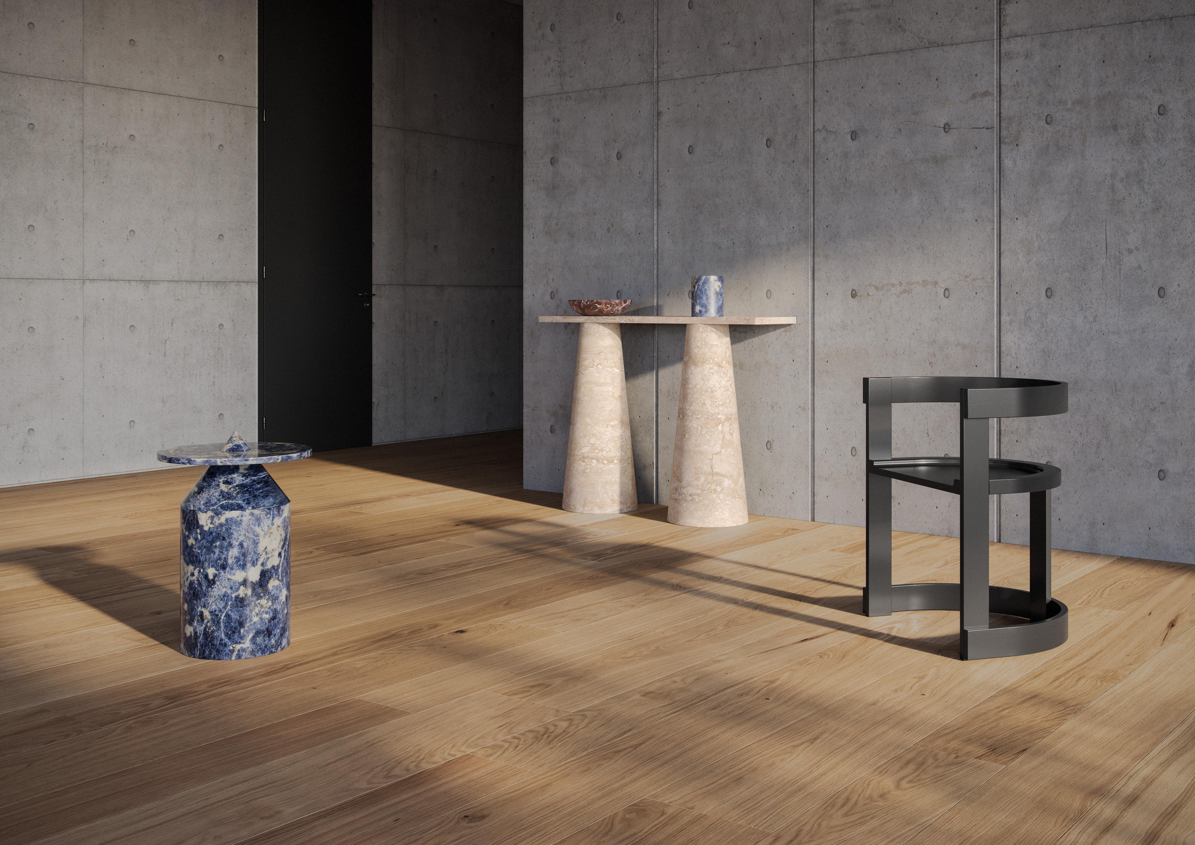 XXI secolo e contemporaneo Nuovo tavolo da cocktail laterale moderno in marmo blu Sodalite Karen Chekerdjian STOCK in vendita