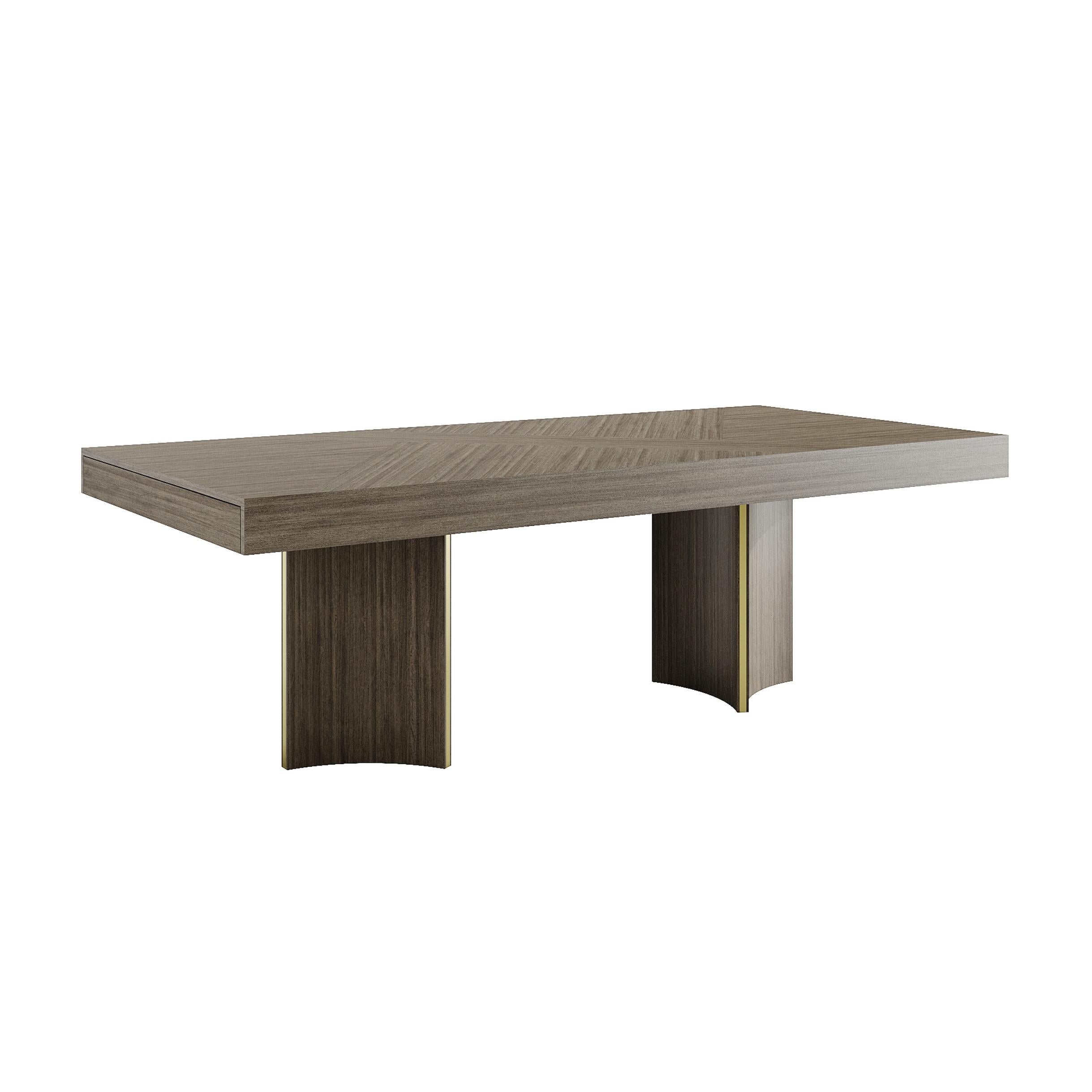 La Mesa de comedor extensible New York combina un diseño moderno con una práctica versatilidad, por lo que resulta ideal tanto para cenas íntimas como para grandes reuniones. La mesa de las imágenes presenta una estructura de eucalipto con detalles