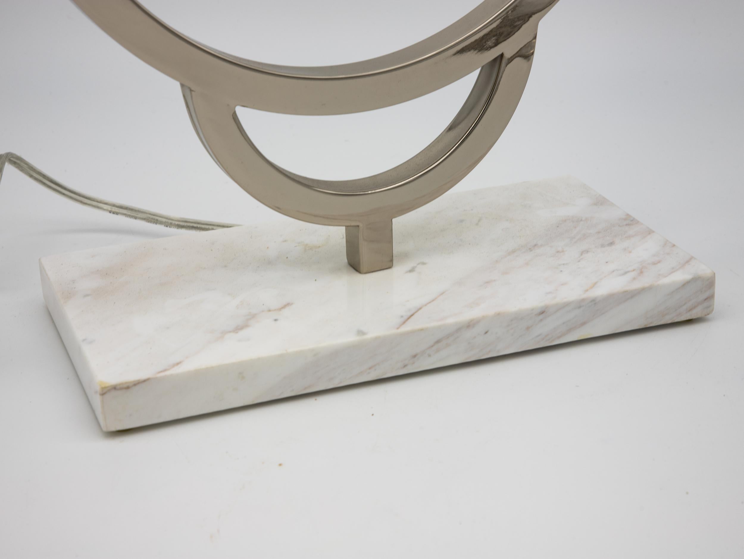 XXIe siècle et contemporain Lampe moderne Jamie Young en nickel et marbre en vente