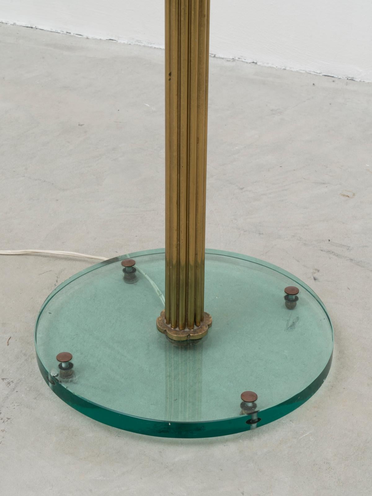 Modern Nile Green Glass Lantern Floor Lamp Attributed by Pietro Chiesa, 1940 In Good Condition For Sale In Milan, Italy