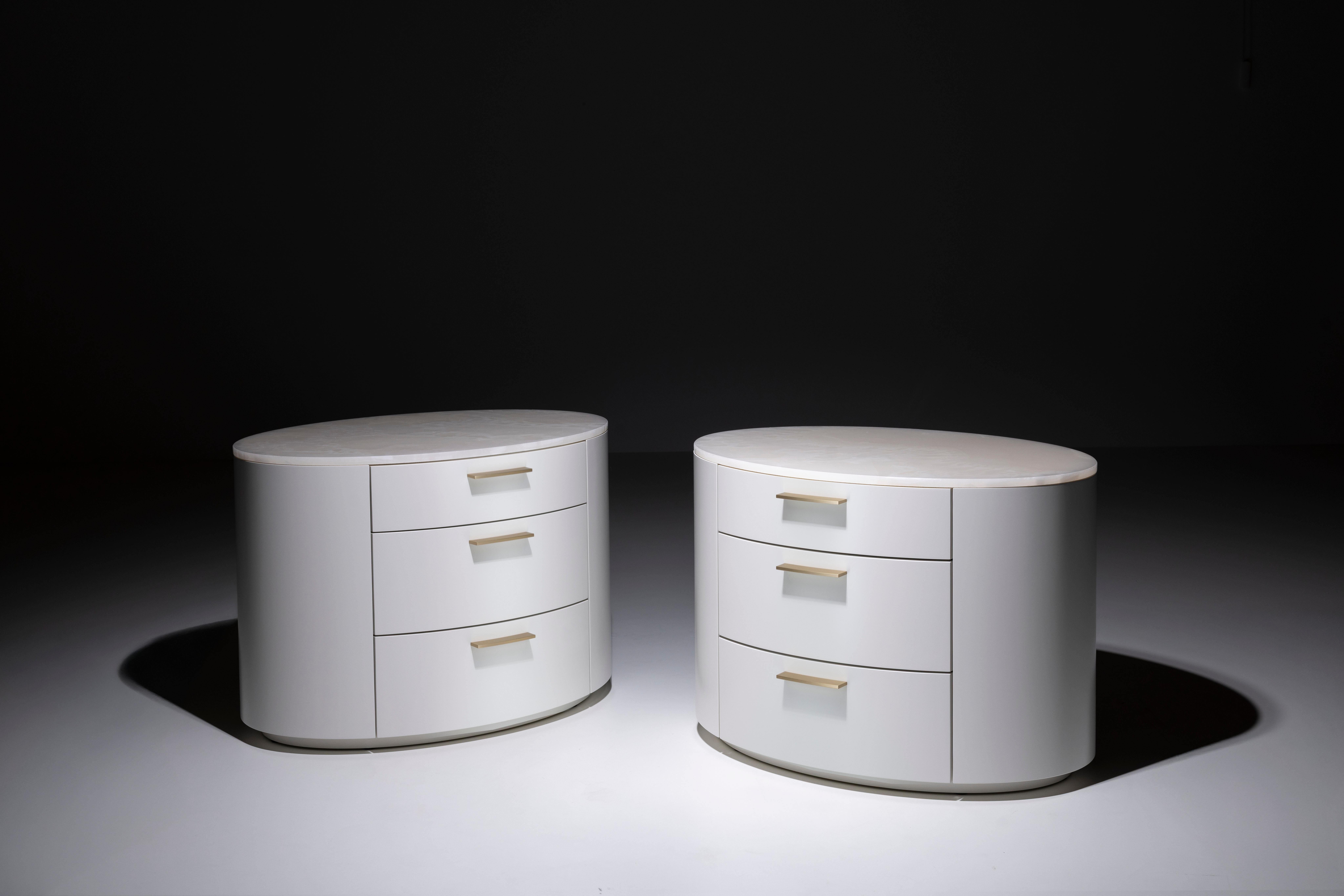 Comodino moderno Nilo in pietra d'onice fatto a mano in Portogallo Greenapple in vendita 1