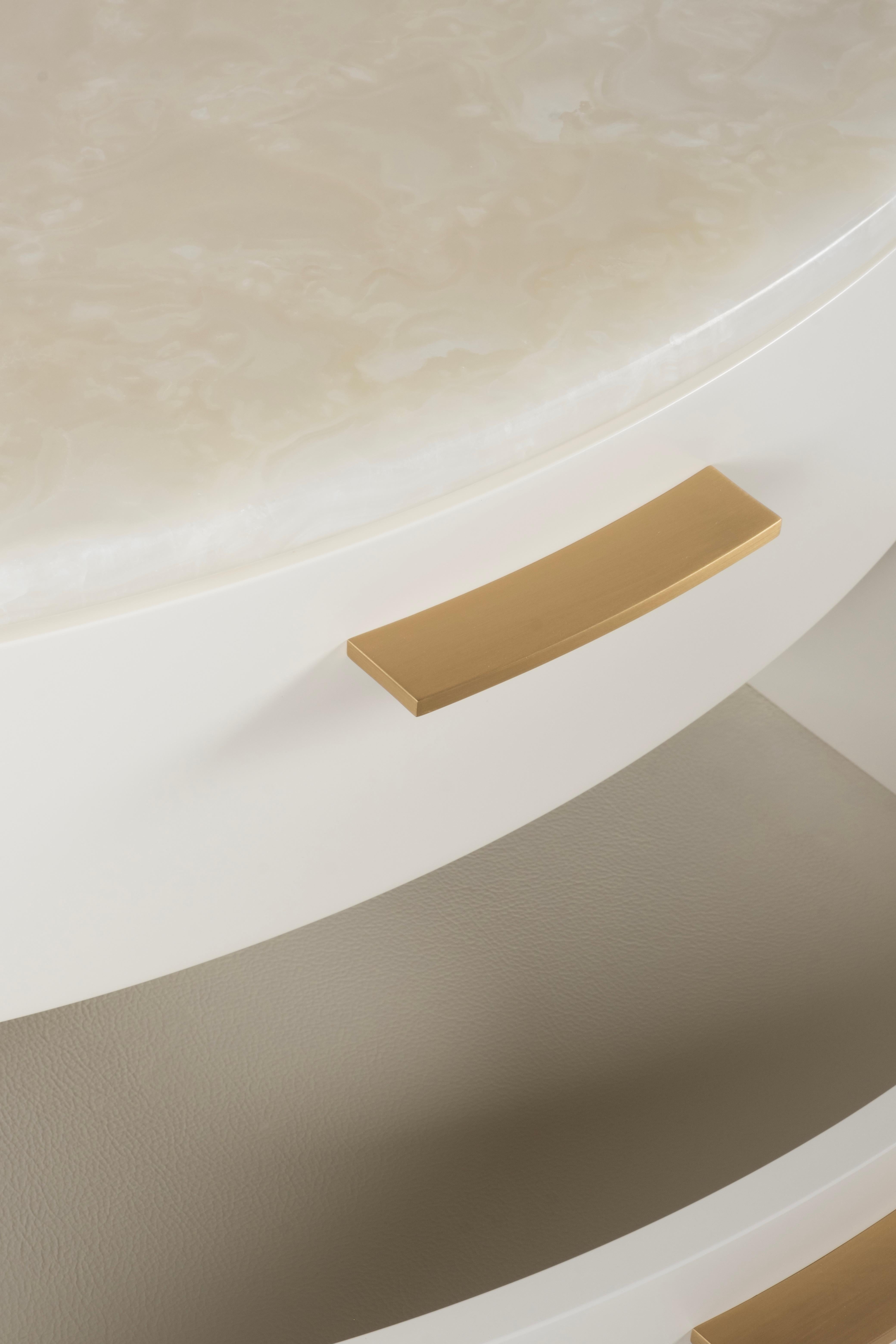 XXI secolo e contemporaneo Comodino moderno Nilo in pietra d'onice fatto a mano in Portogallo Greenapple in vendita