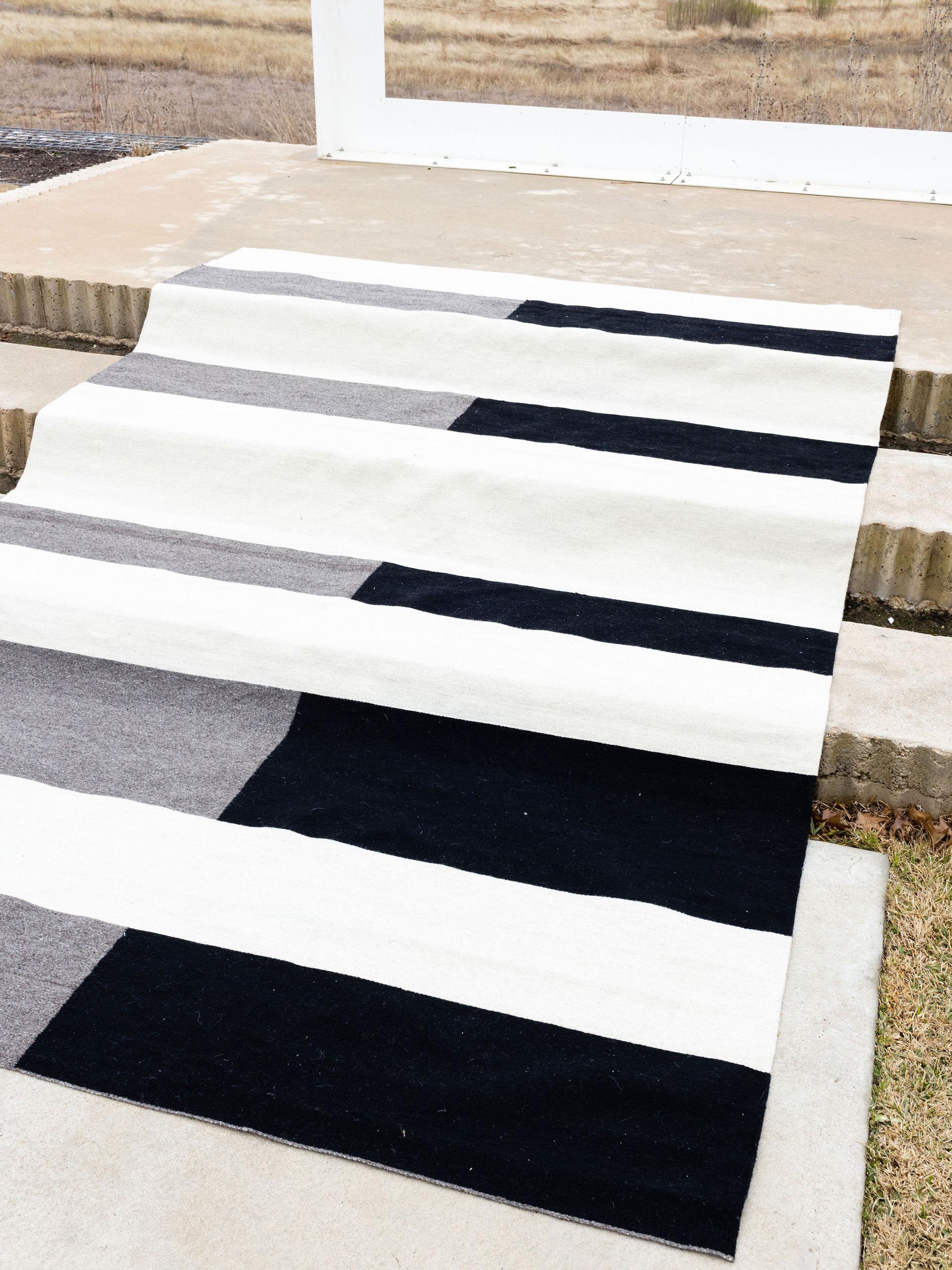 Mexicain Tapis moderne Nima Striped Flat-Wave en vente