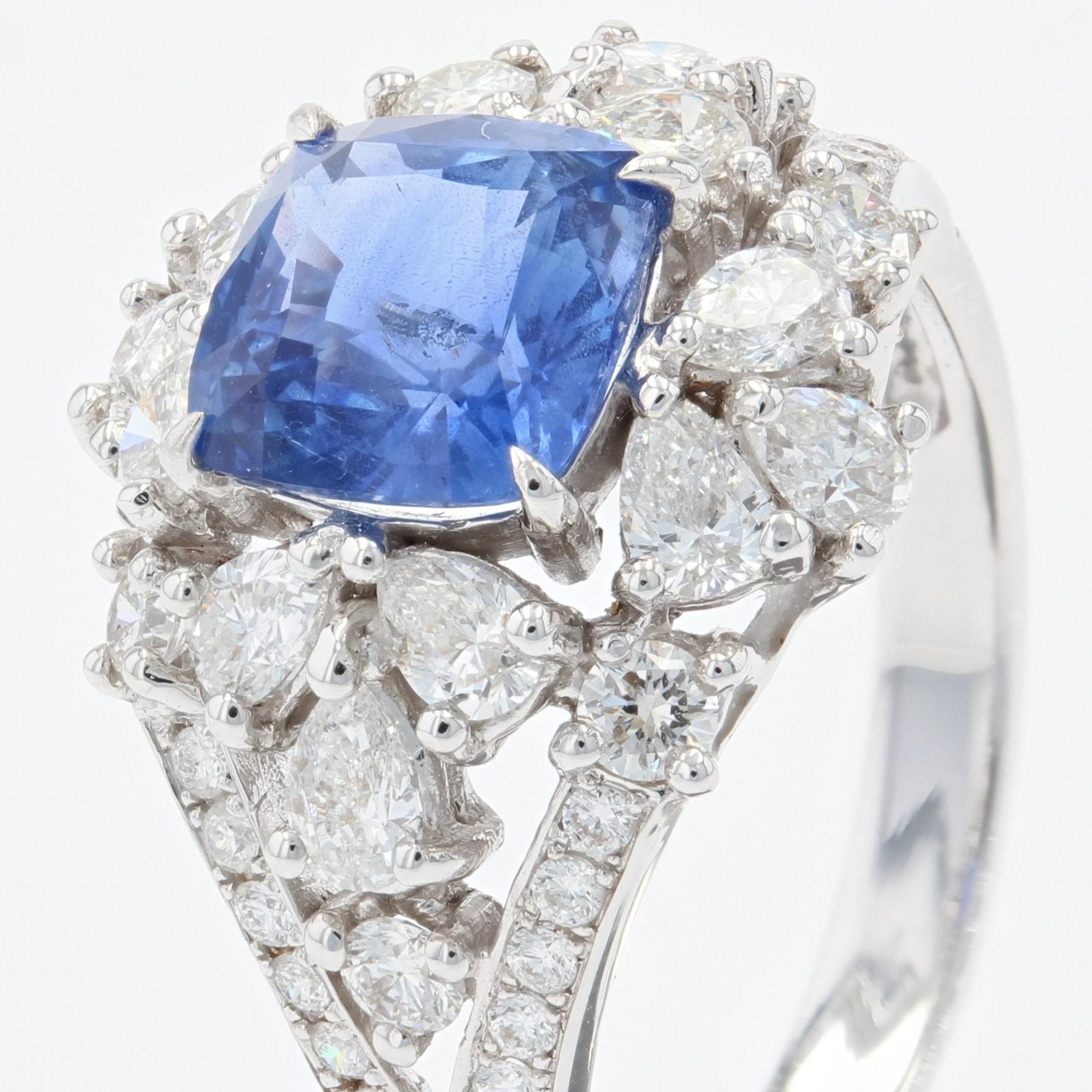 Modern No Heat Cornflower Sapphire Diamonds 18 Karat White Gold Dome Ring For Sale 1