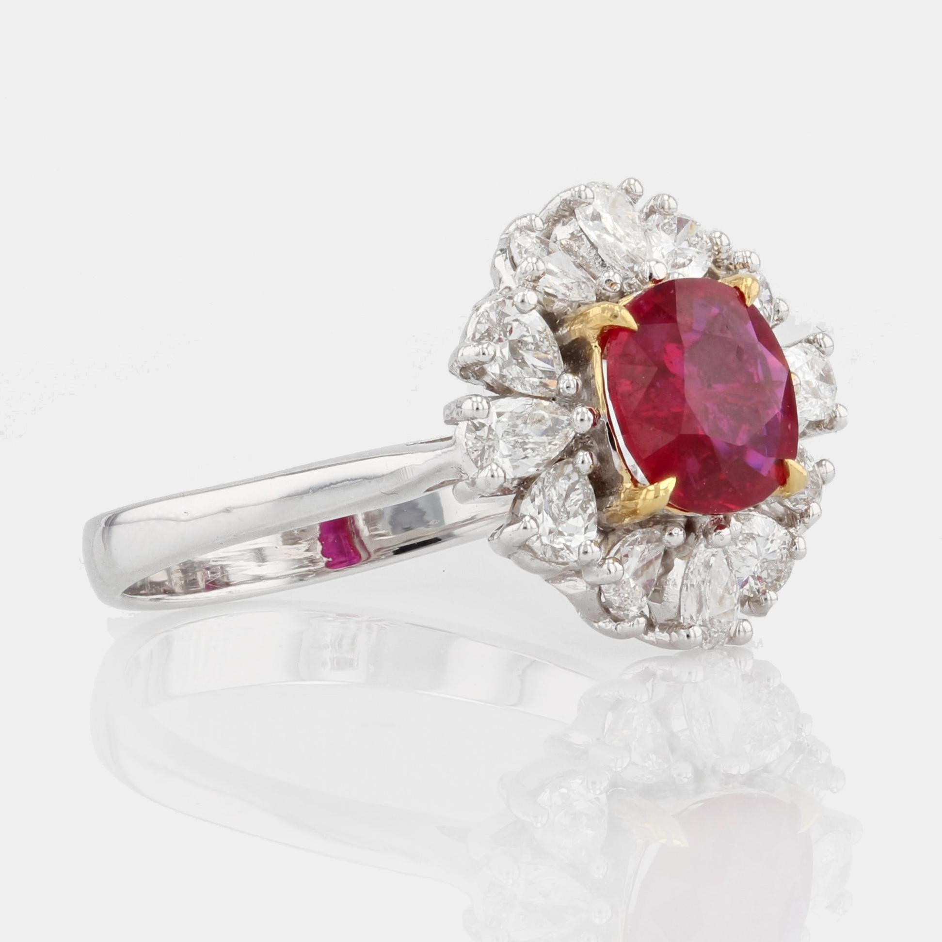 Moderner unbehandelter Rubin-Cluster-Ring aus 18 Karat Weigold mit Birnenschliff im Angebot 4