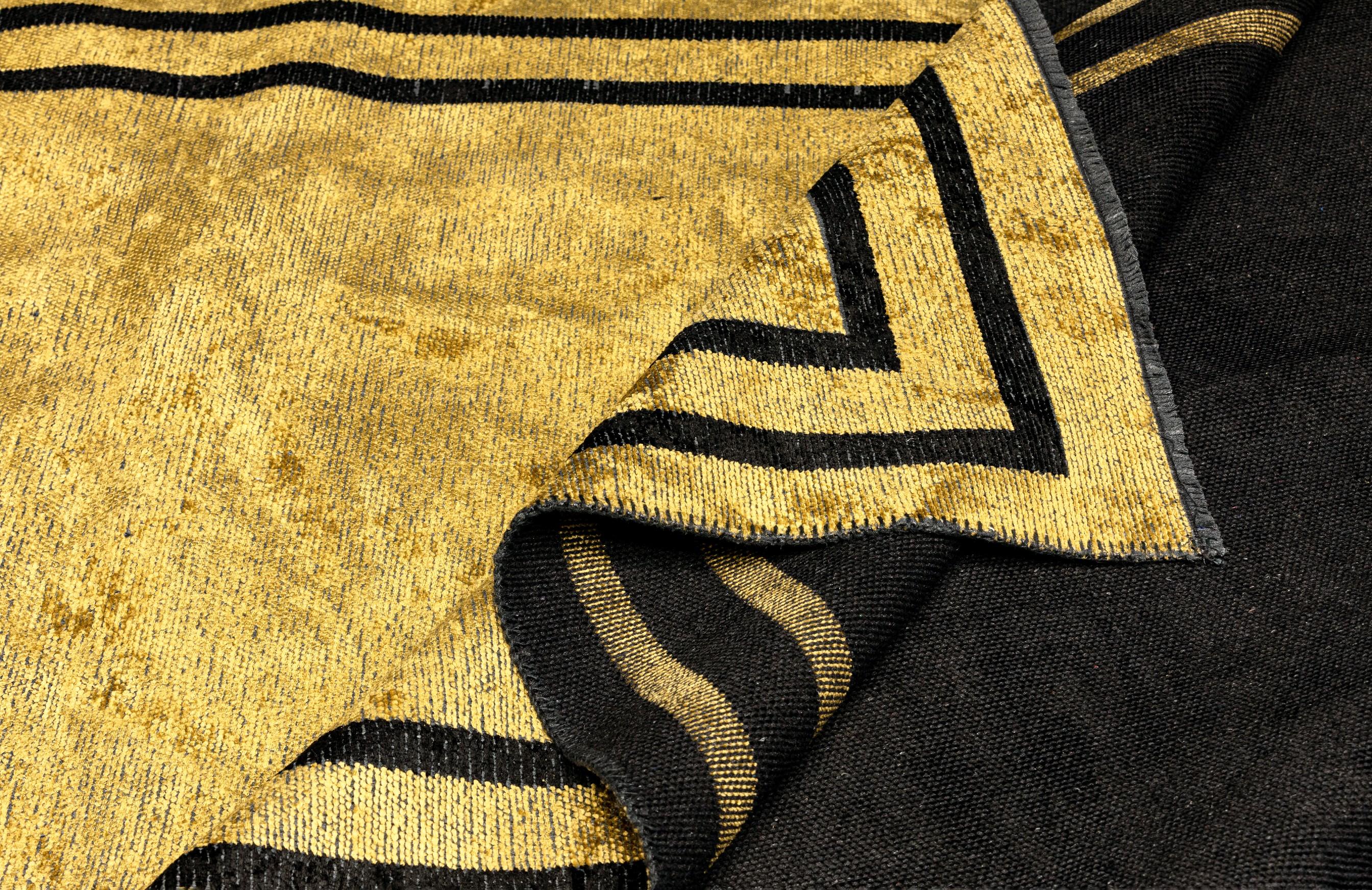 Im Angebot: Modern No Pattern Solid Color Luxury Area Rug,  (Gelb) 2