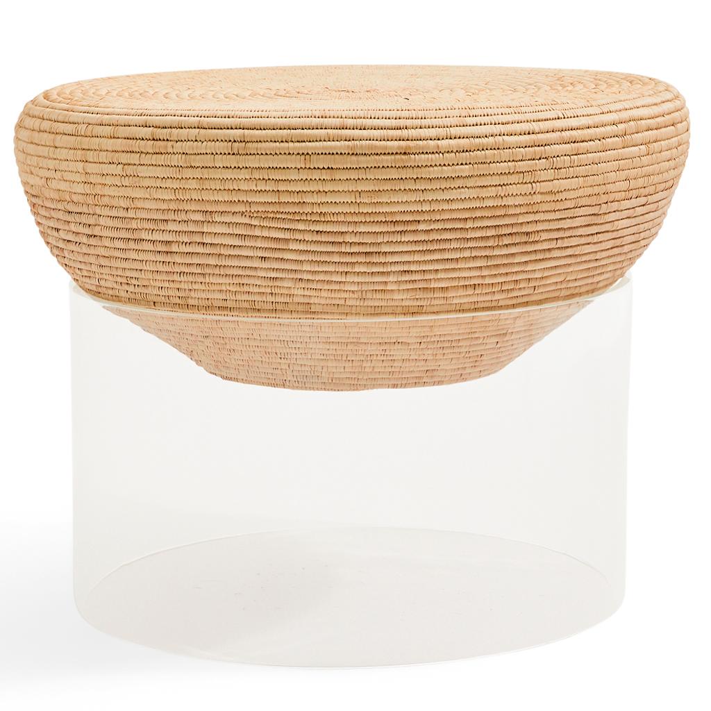 Moderne Table d'appoint moderne de style africain Ntombi en acrylique Lucite et gazon Zulu tissé à la main en vente