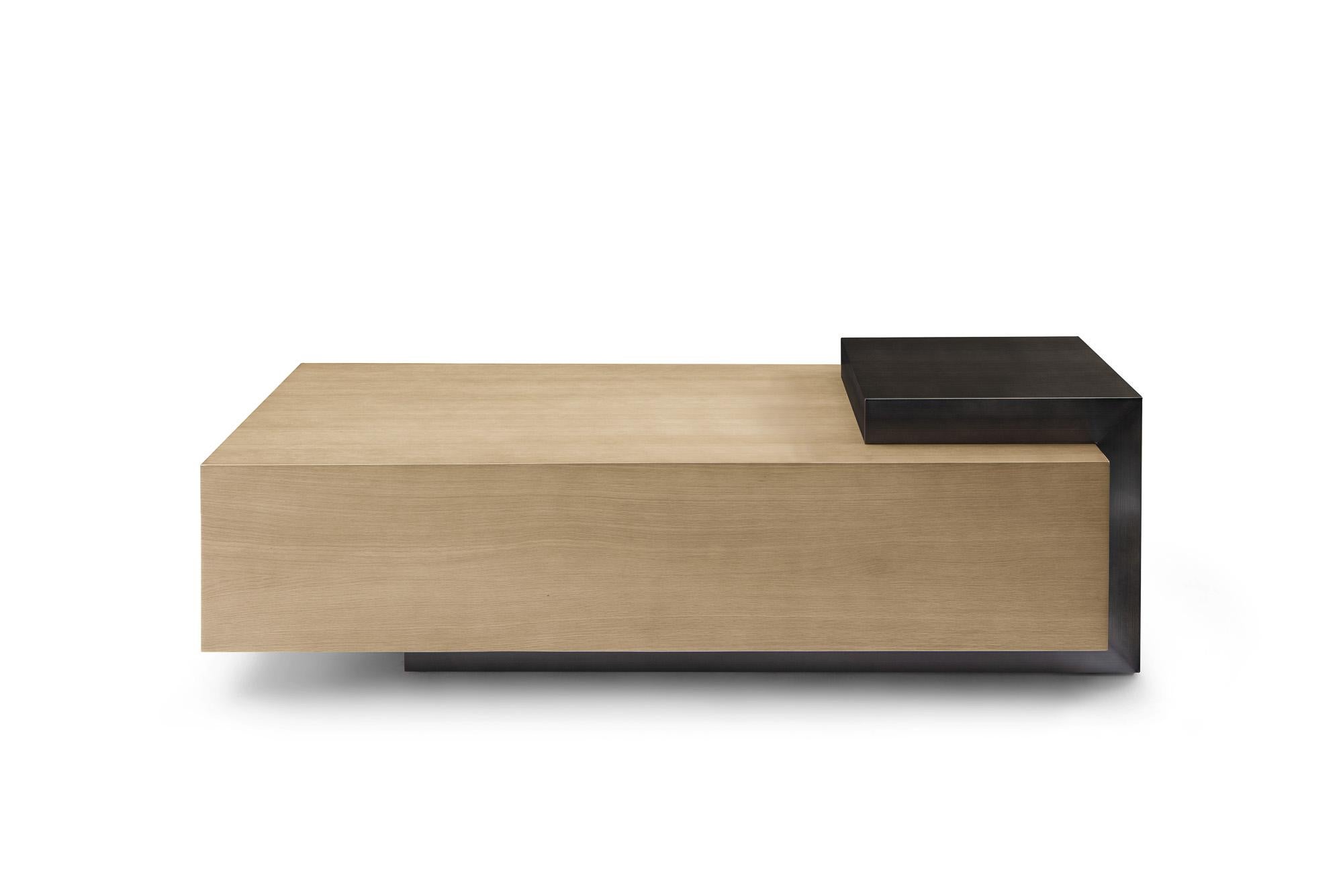 Moderner Cocktailtisch aus Eiche und Bronze, entworfen von Greg Sheres; 