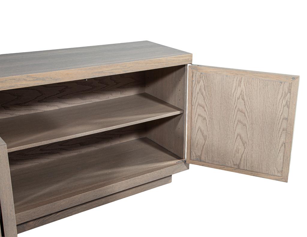 Modernes Buffet aus Eiche in rustikaler Ausführung im Angebot 11