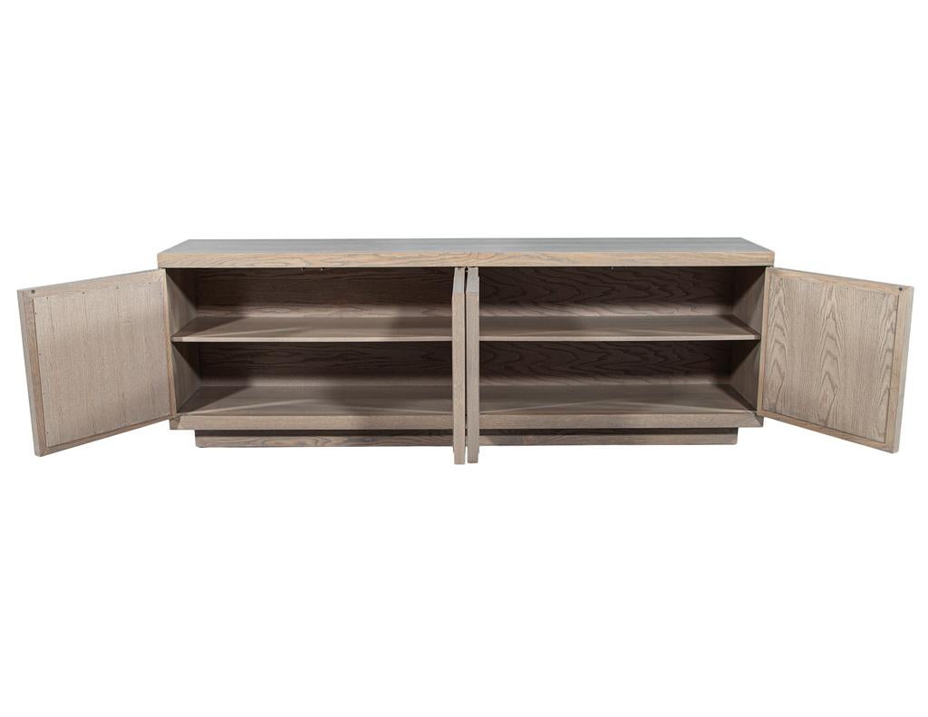 Modernes Buffet aus Eiche in rustikaler Ausführung im Angebot 1