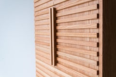 Moderner Eichenschrank aus der Cicely-Kollektion