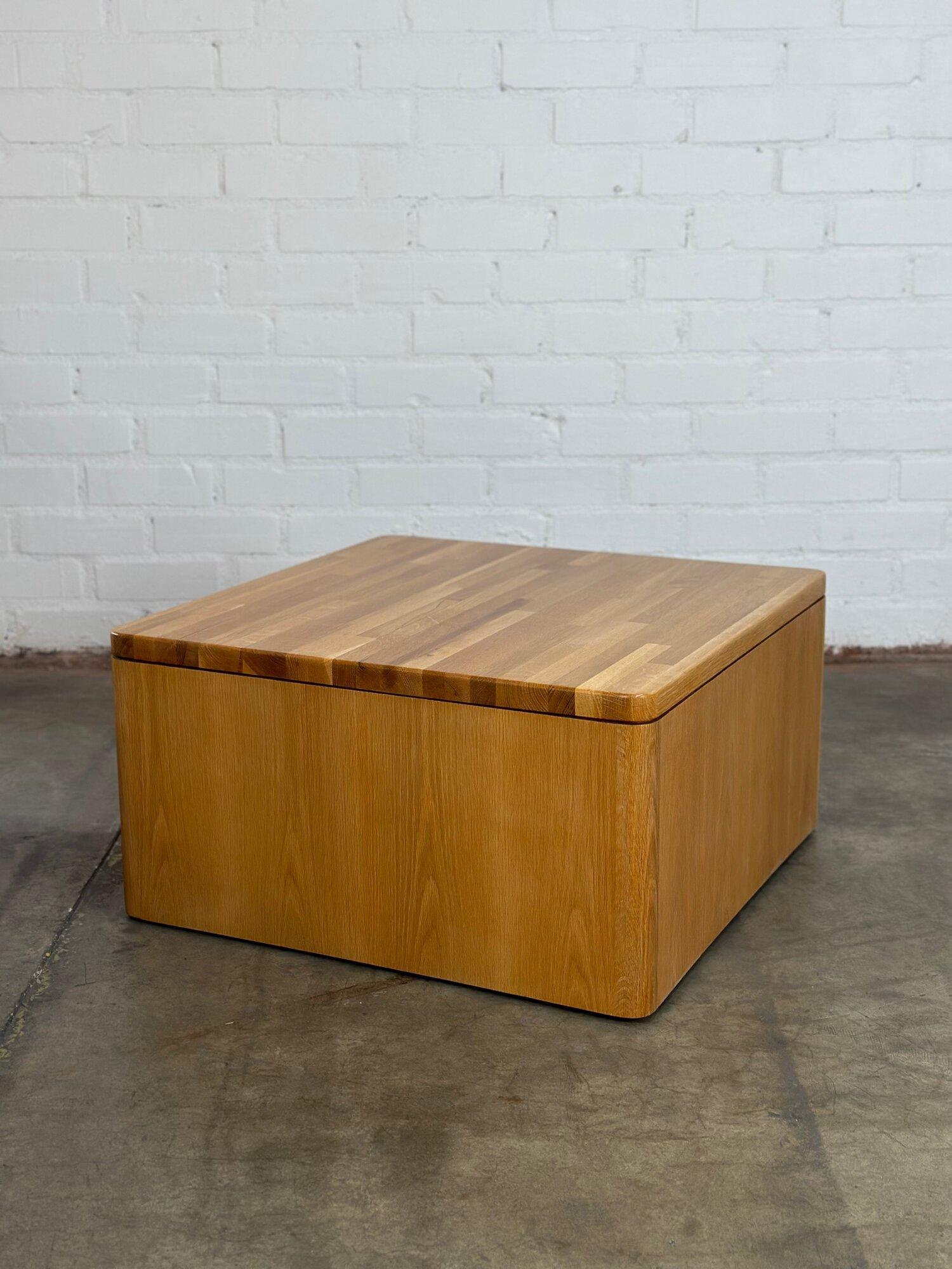 Fin du 20e siècle Table basse moderne en chêne avec coins arrondis en vente