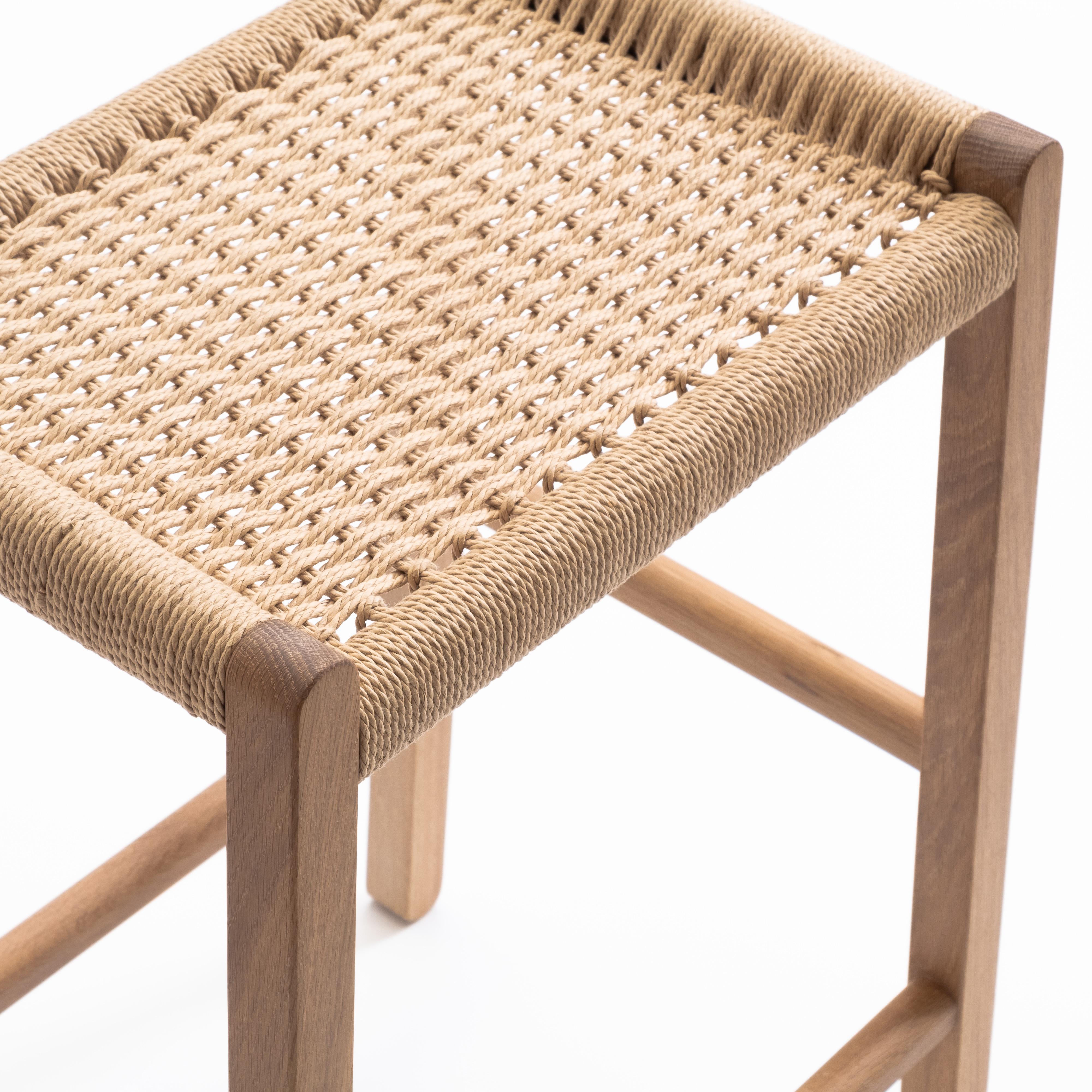 Travail du bois Tabouret de comptoir moderne en chêne avec assise en cordon danois tissé à la main en vente