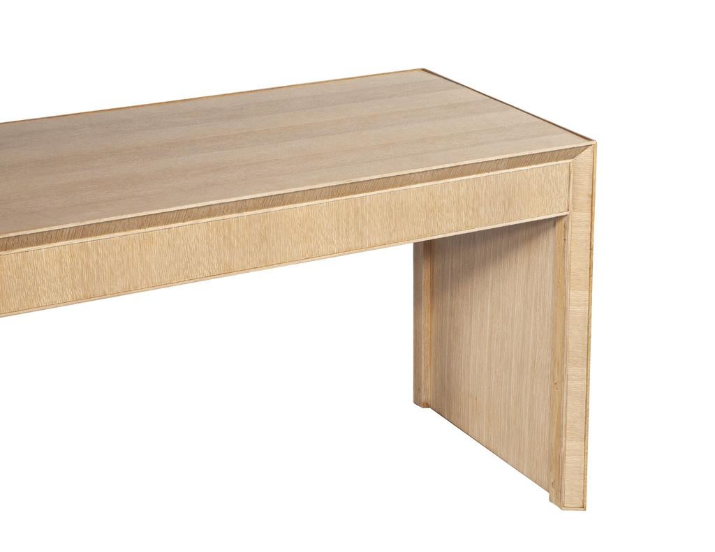 Moderner Eichenschreibtisch in naturgebleichter Ausführung im Angebot 8