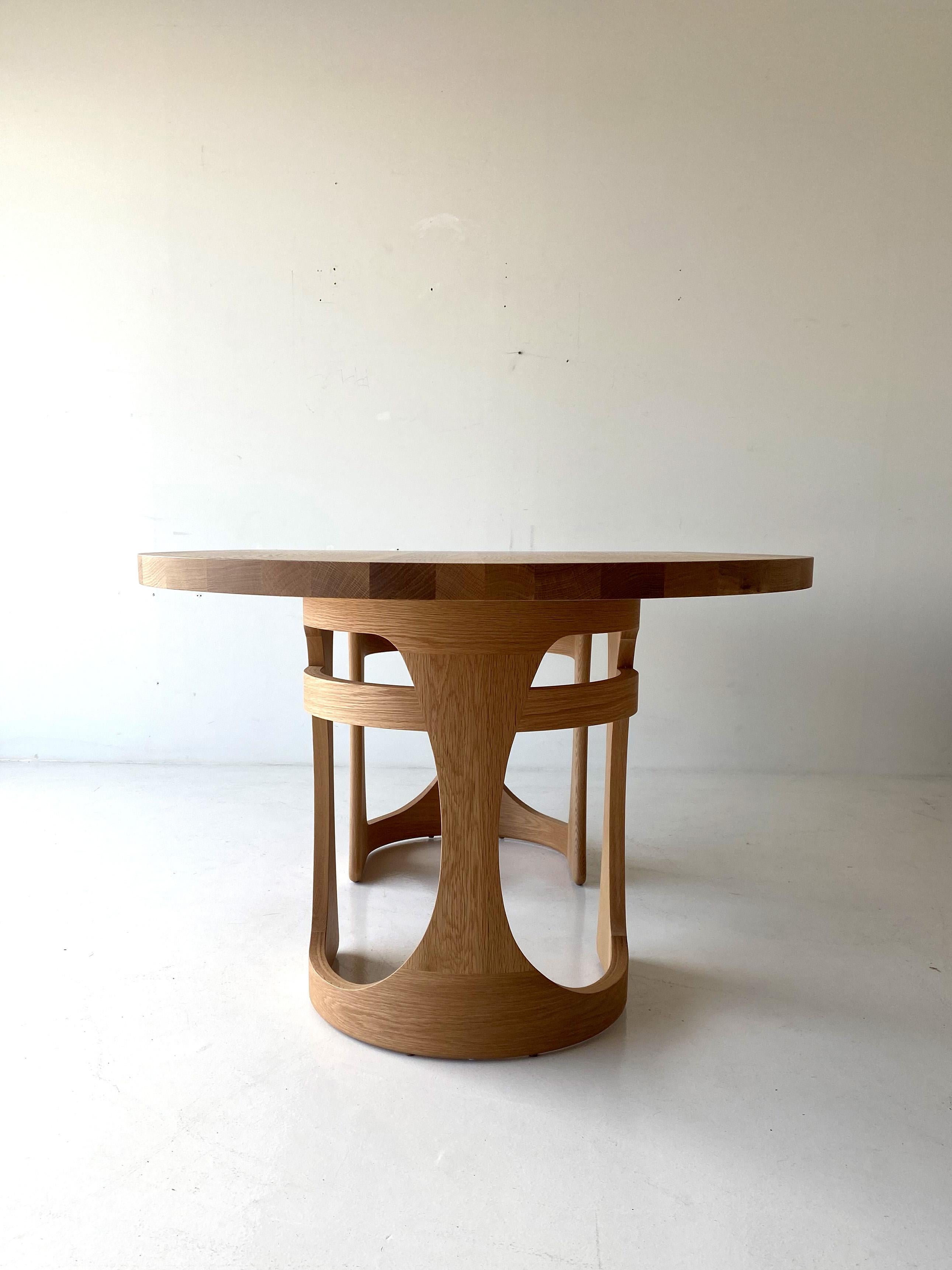 Modern Oak Dining Table Barricas Series In New Condition For Sale In Oak Harbor, OH