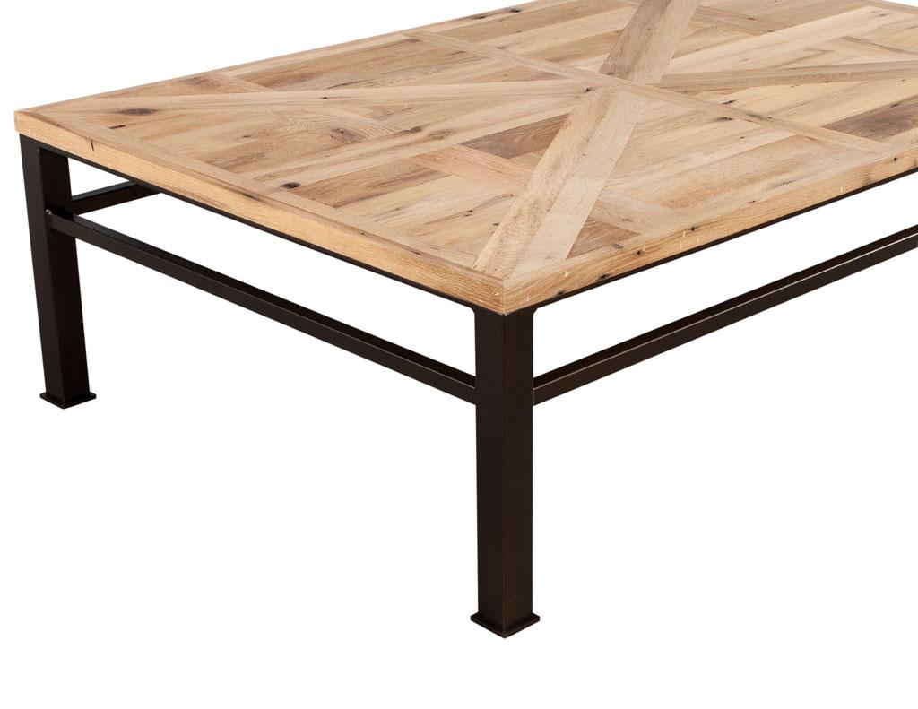 Moderner moderner Esstisch aus Eiche mit schwarzem Metallgestell von Ellen Degeneres Wess Tisch im Angebot 4