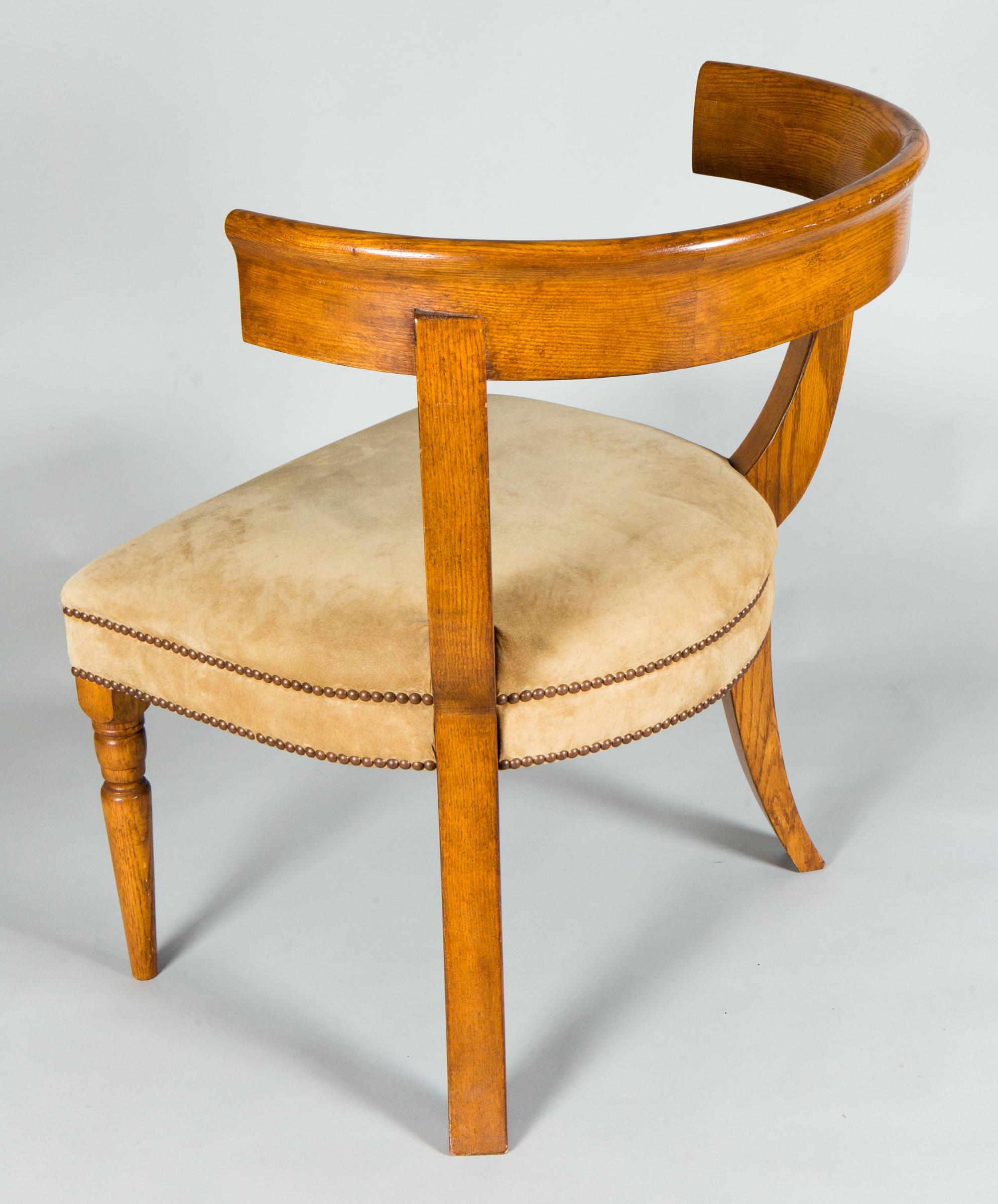 Chaise moderne en chêne Klismos Bon état - En vente à Hudson, NY