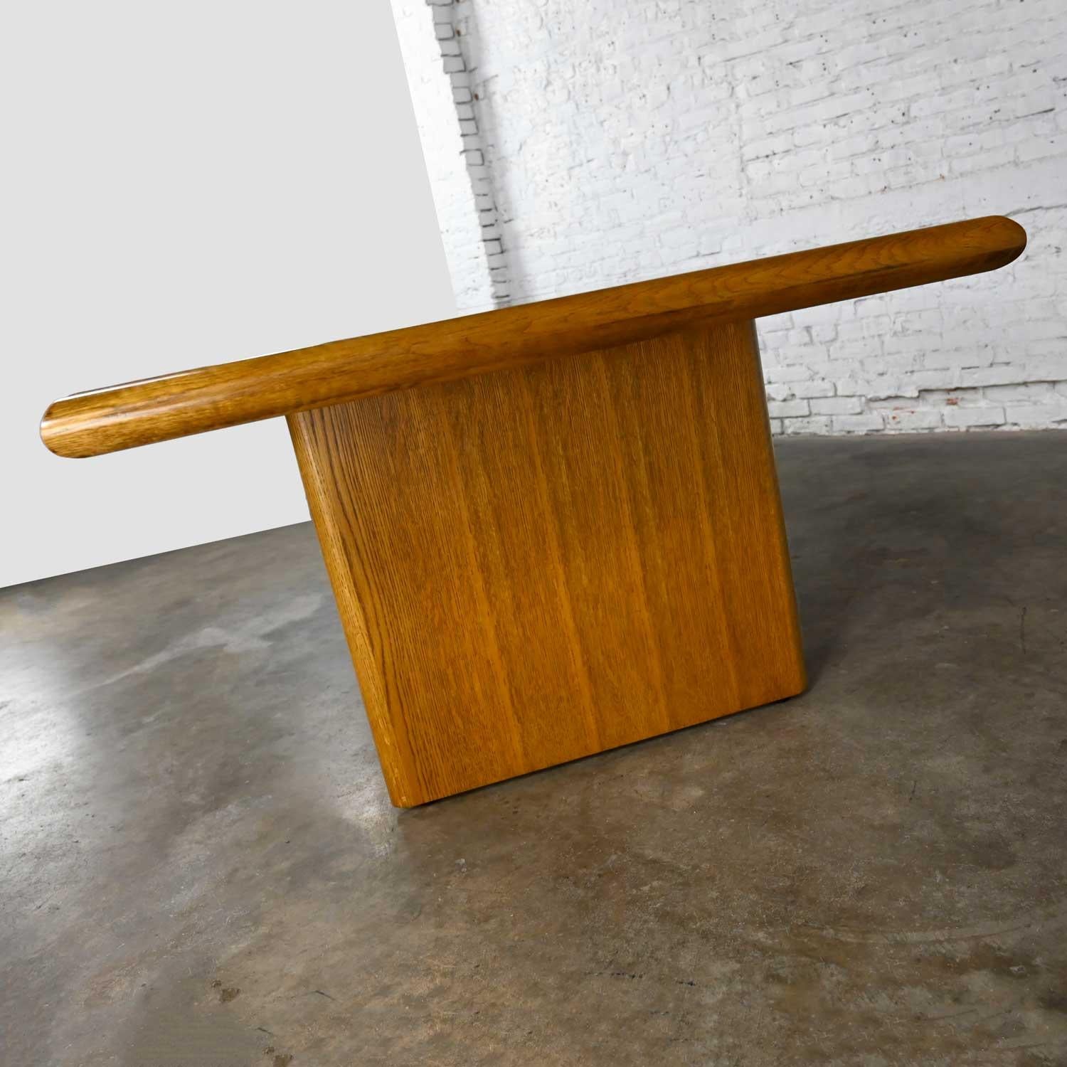 Großer moderner Ess- oder Konferenztisch aus Eiche im Trestle-Stil mit Bullnose-Rand im Angebot 4