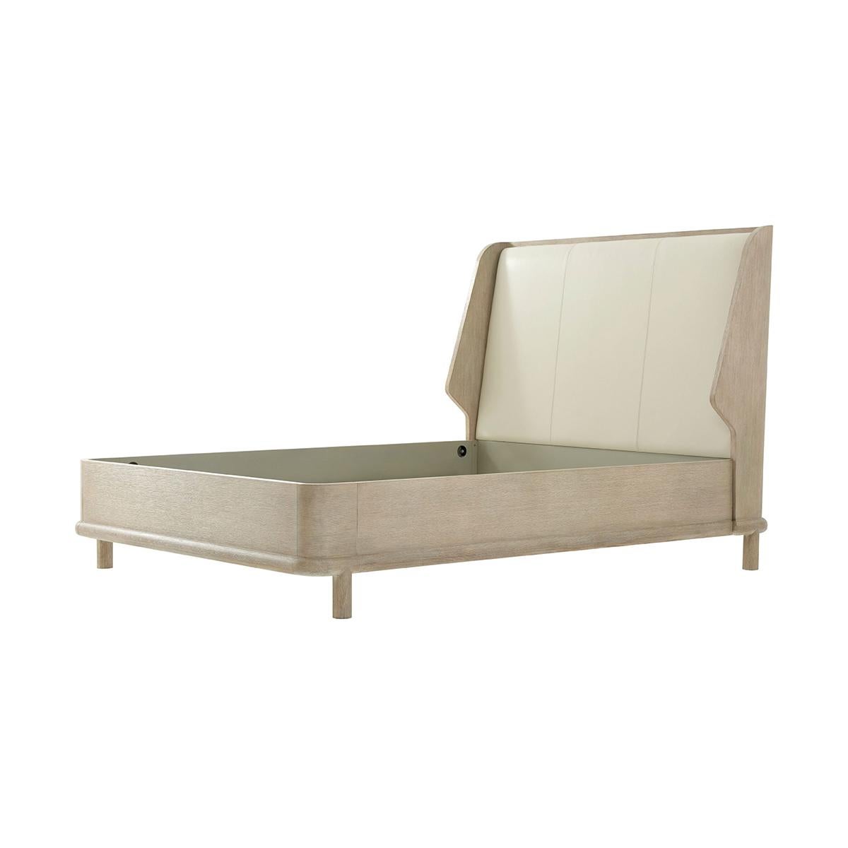 Modern Oak Luxury Bed Frame Queen im Zustand „Neu“ im Angebot in Westwood, NJ