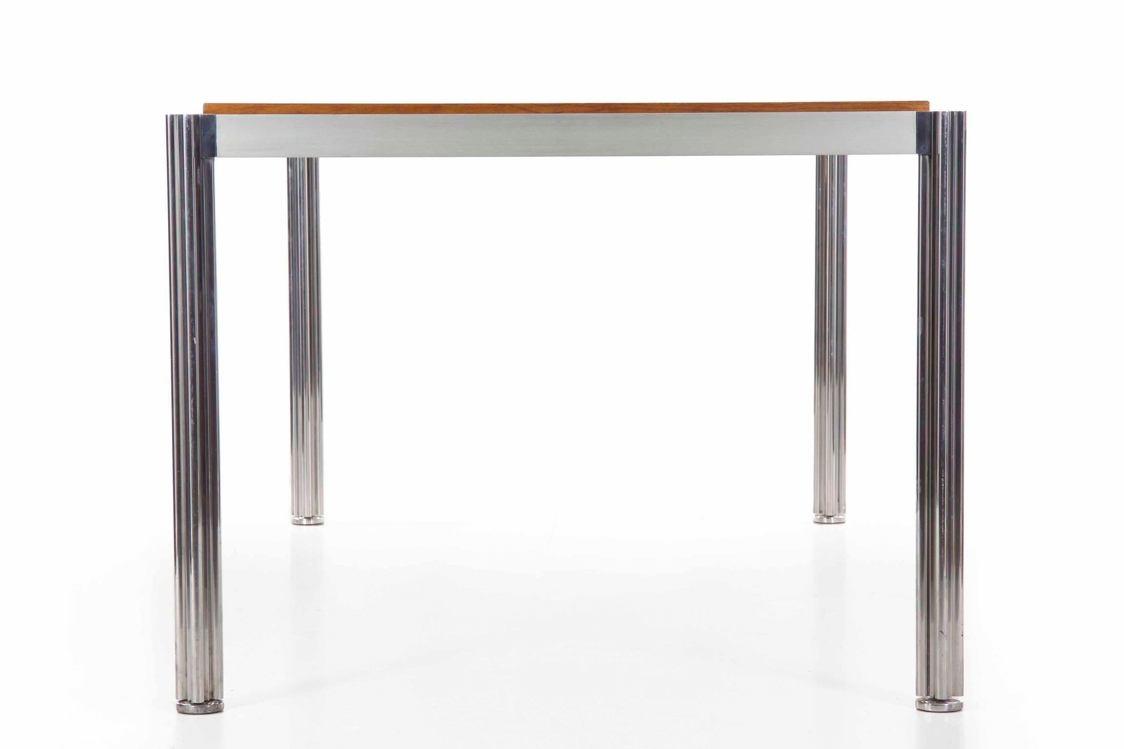 Mid-Century Modern Table de salle à manger moderne en chêne et aluminium poli avec pieds Shamrock de Jens Risom en vente