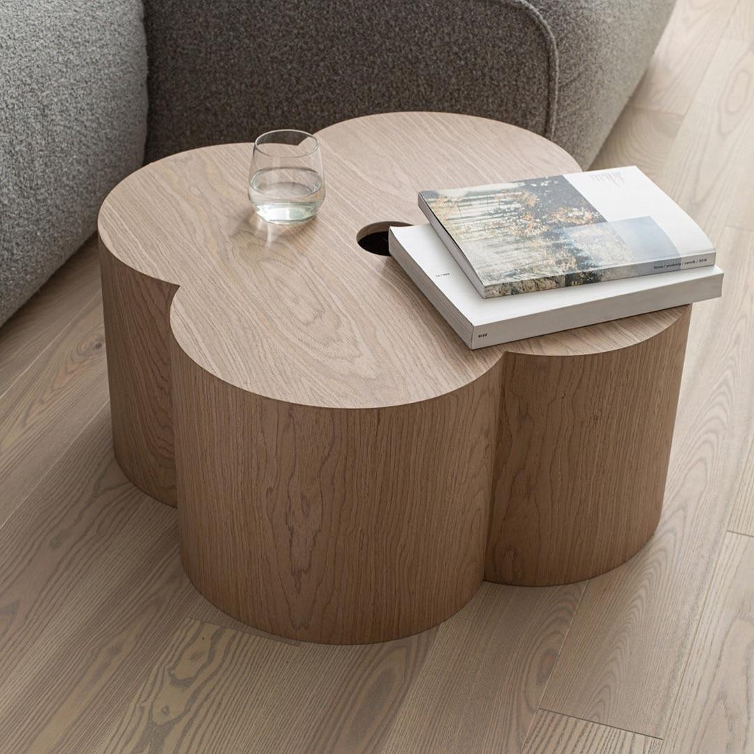 Modern Oak Veneer Minimalist Table: Sleek Design for Contemporary Living Spaces In New Condition For Sale In Vilnius, LT