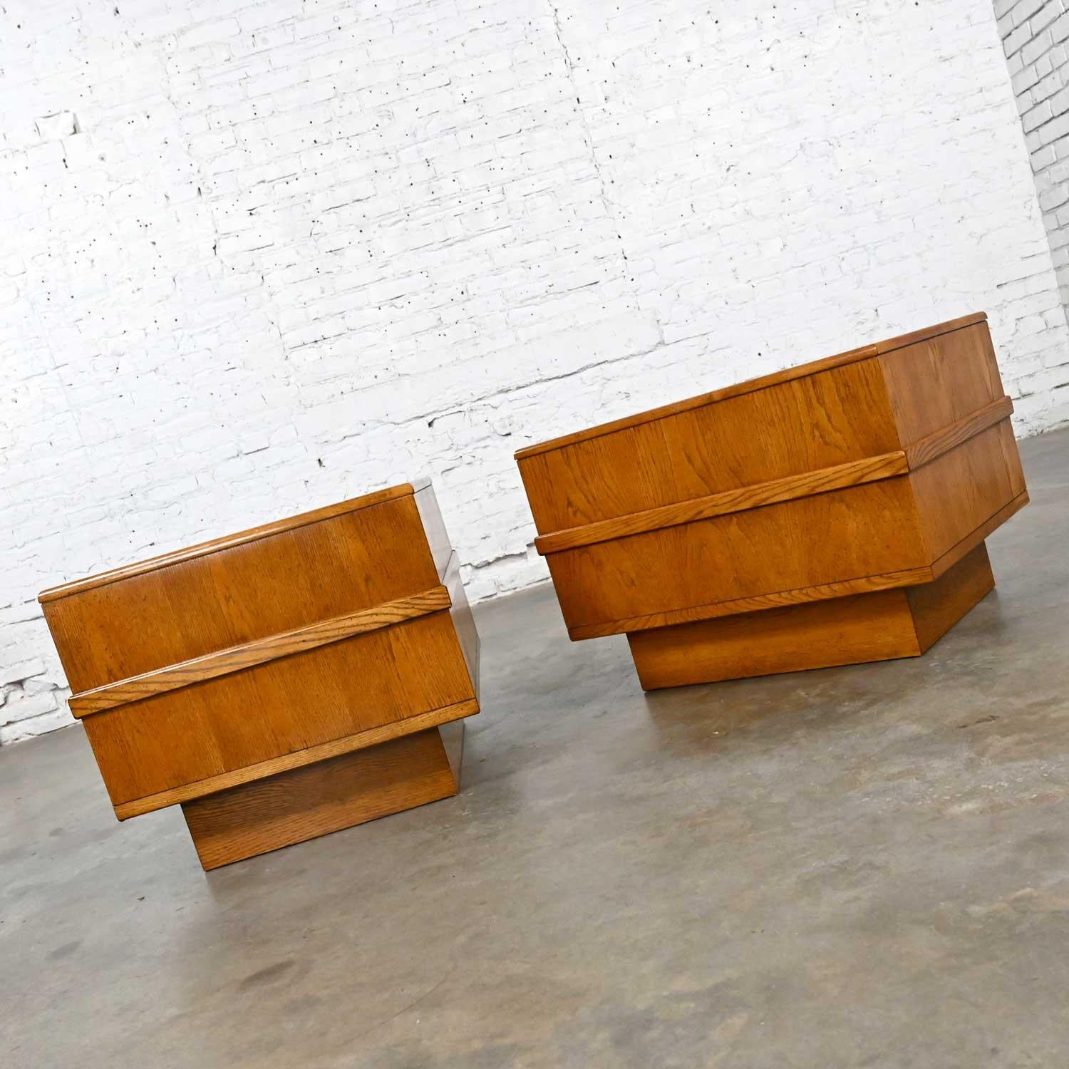 20th Century Modern Oak w Cane & Glass Insert Top Pedestal Base Pr End Tables or Nightstands For Sale