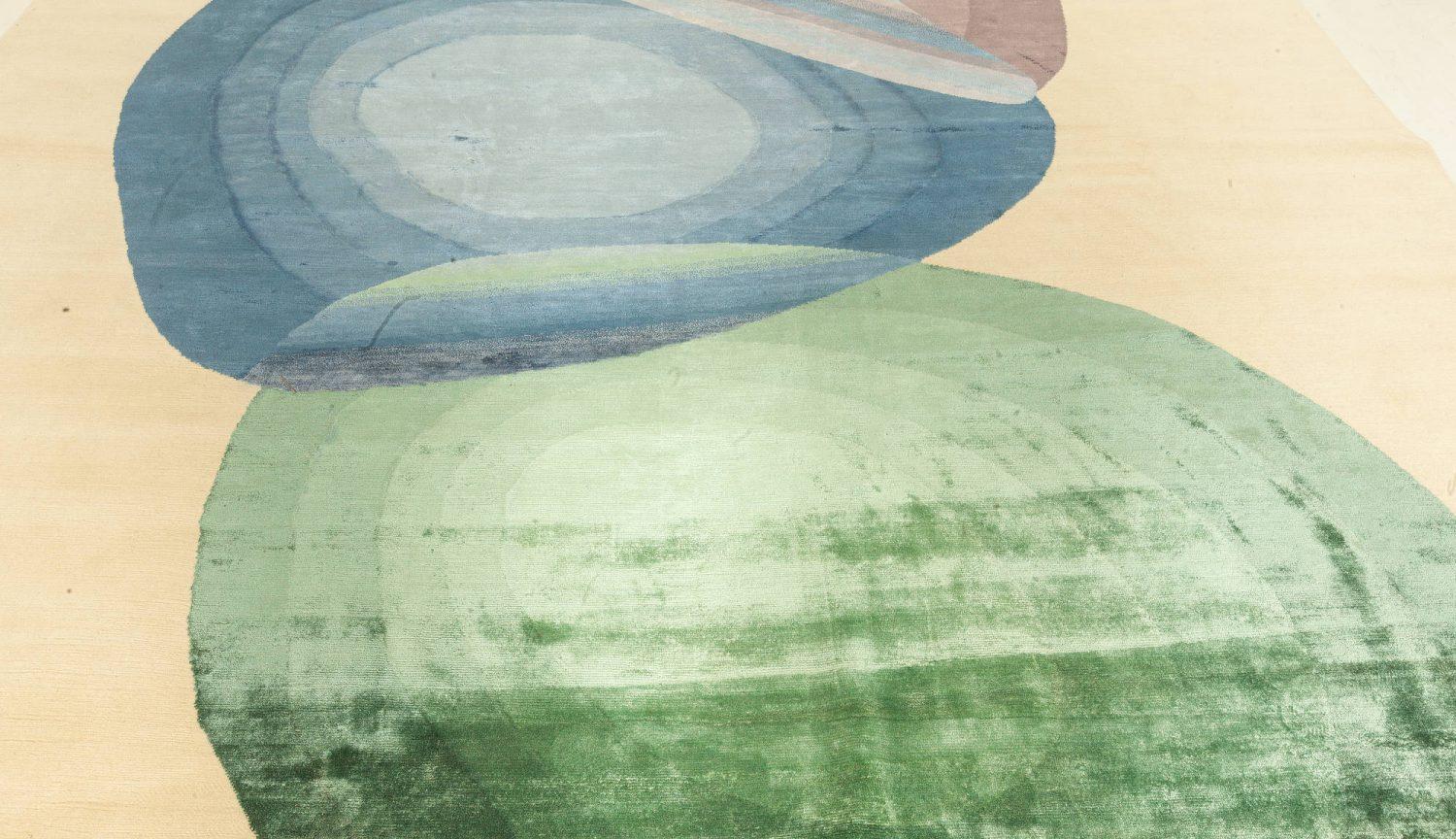 XXI secolo e contemporaneo Tappeto Modern Oasis in lana e seta annodato a mano di Doris Leslie Blau in vendita