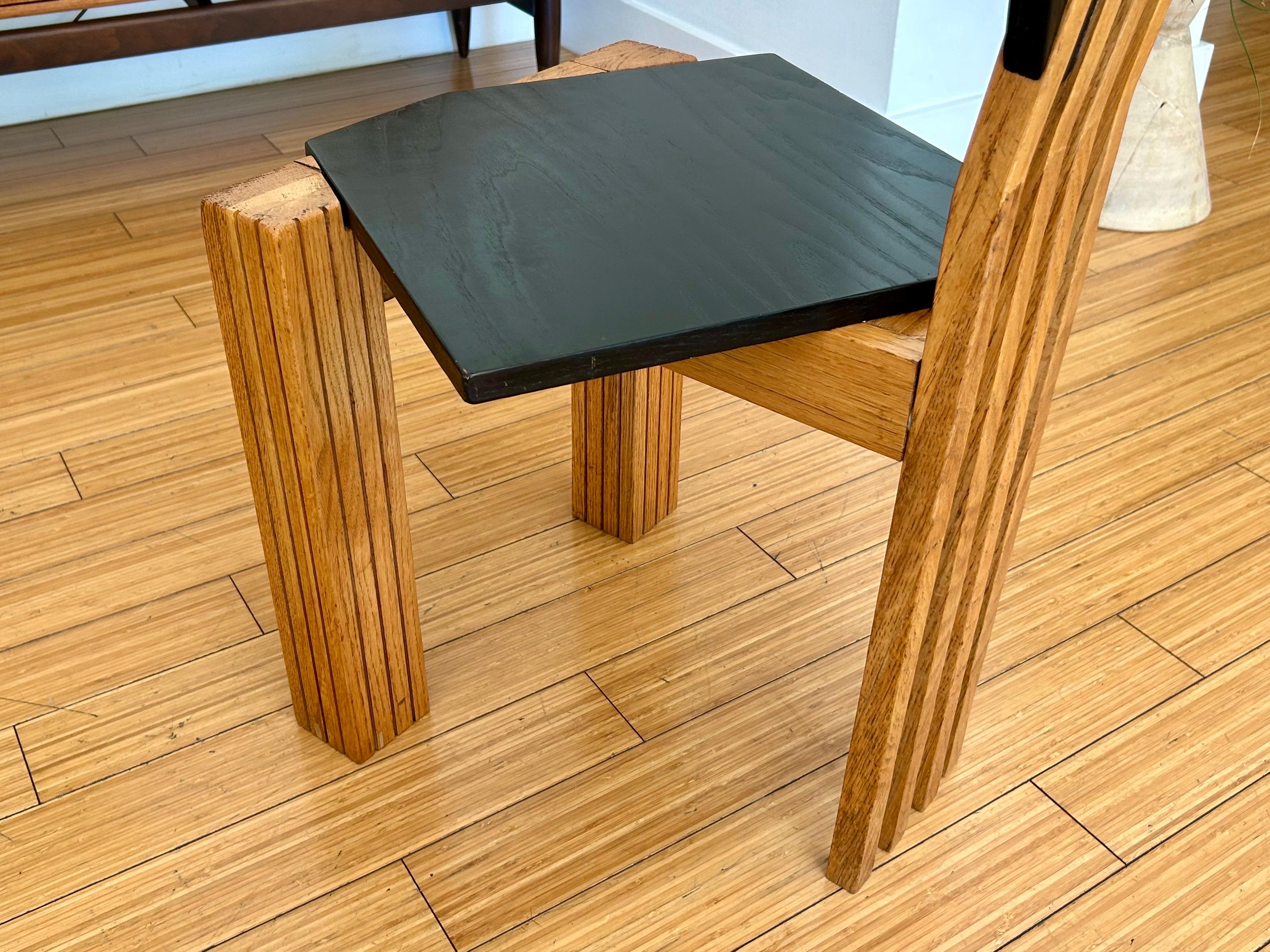 Chaise d'appoint moderne en bois en vente 7