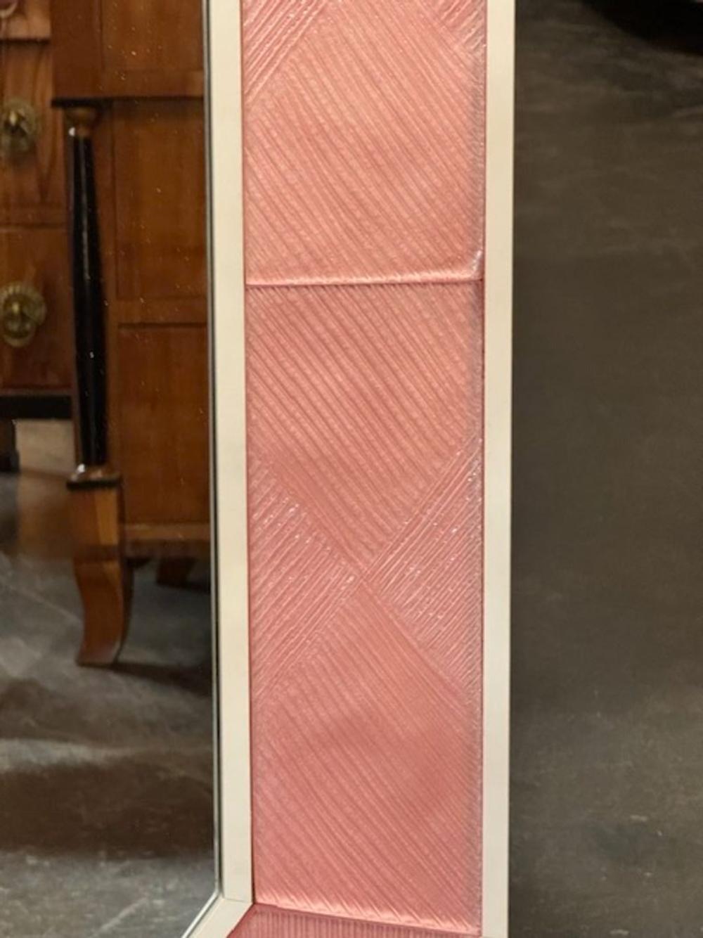 Miroir octogonal moderne en verre de Murano rose dans un cadre en bois Bon état - En vente à Dallas, TX