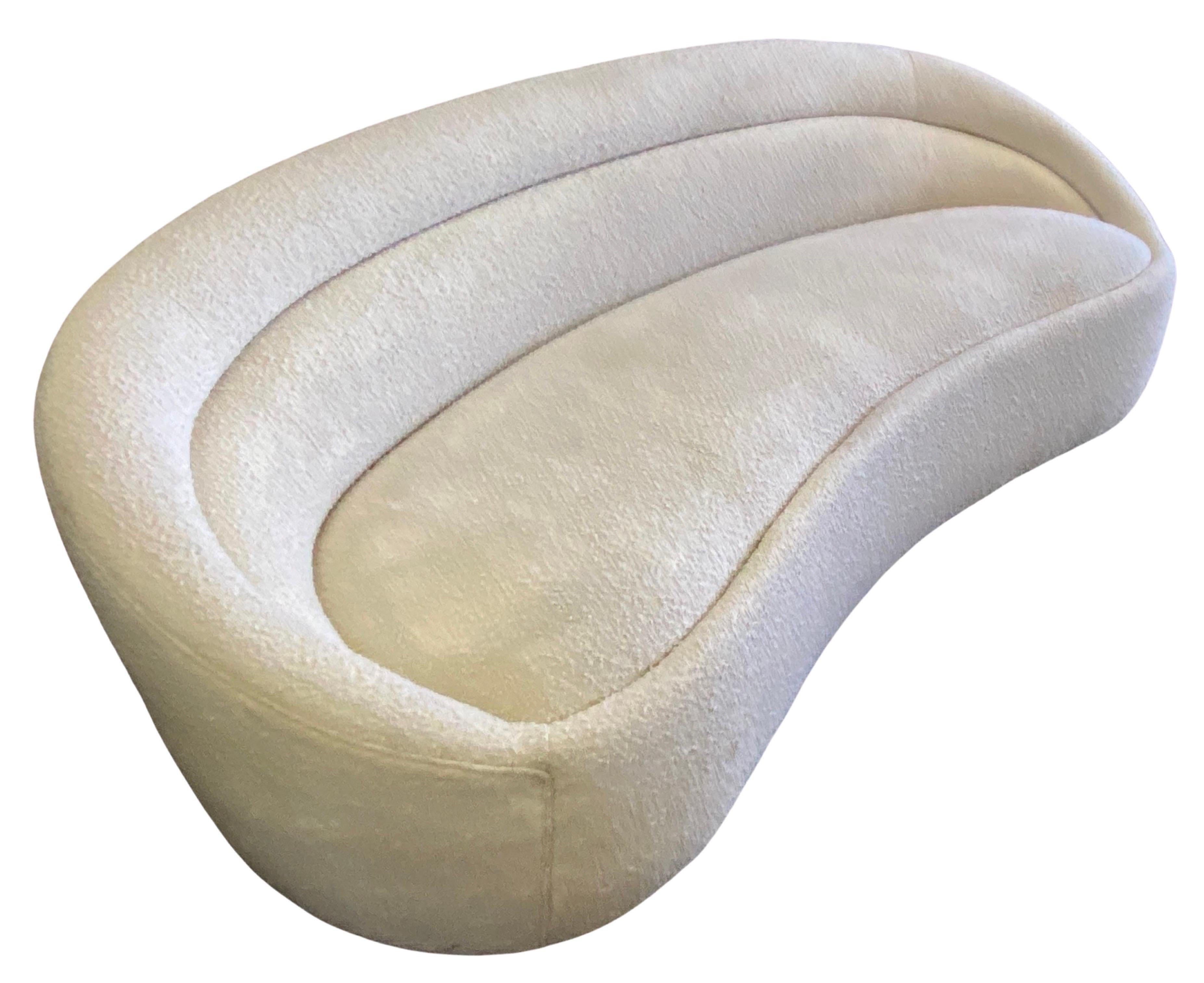 Modern Off-White Bouclé Curved Sofa with Rounded Design For Sale 3