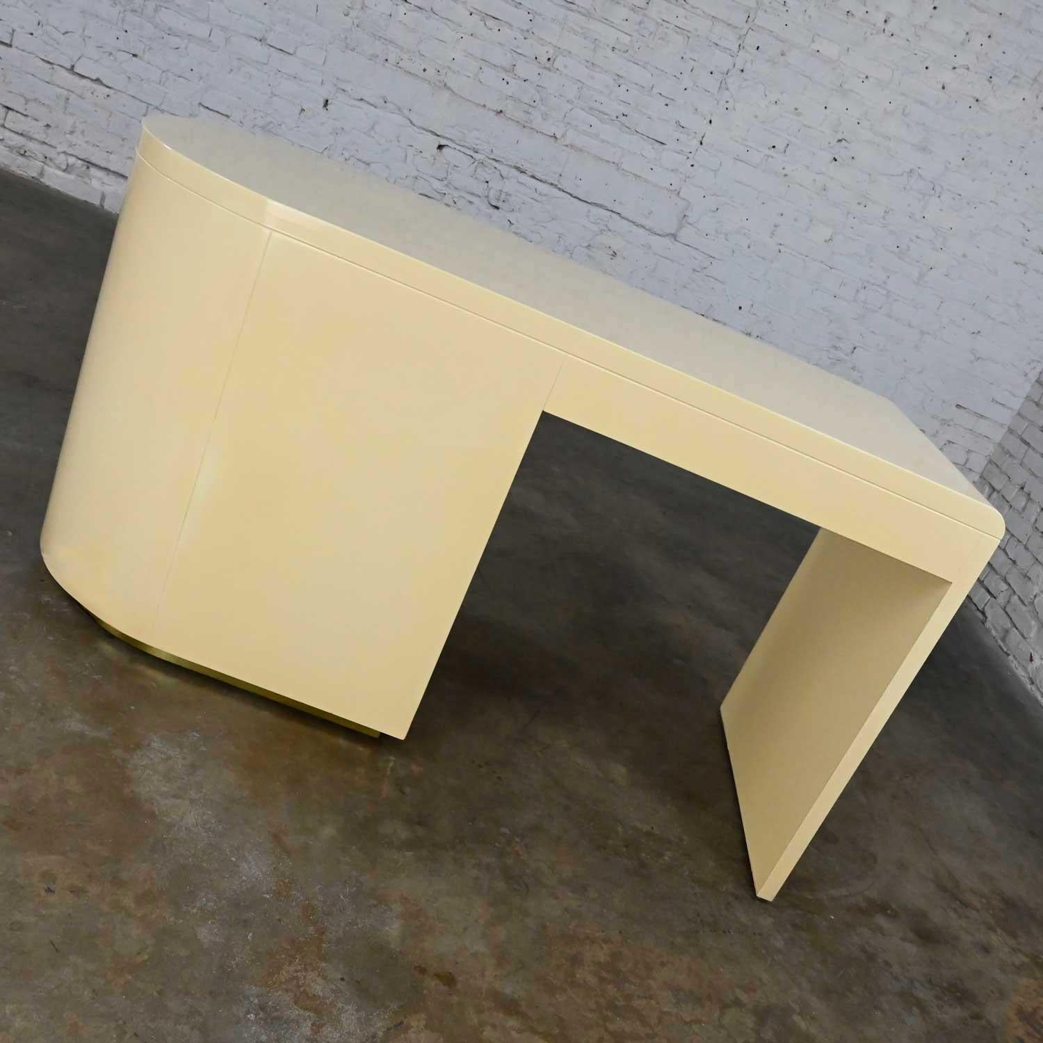 Modern off White Lacquered Desk Brass Details Style of Baughman or Springer For Sale 4
