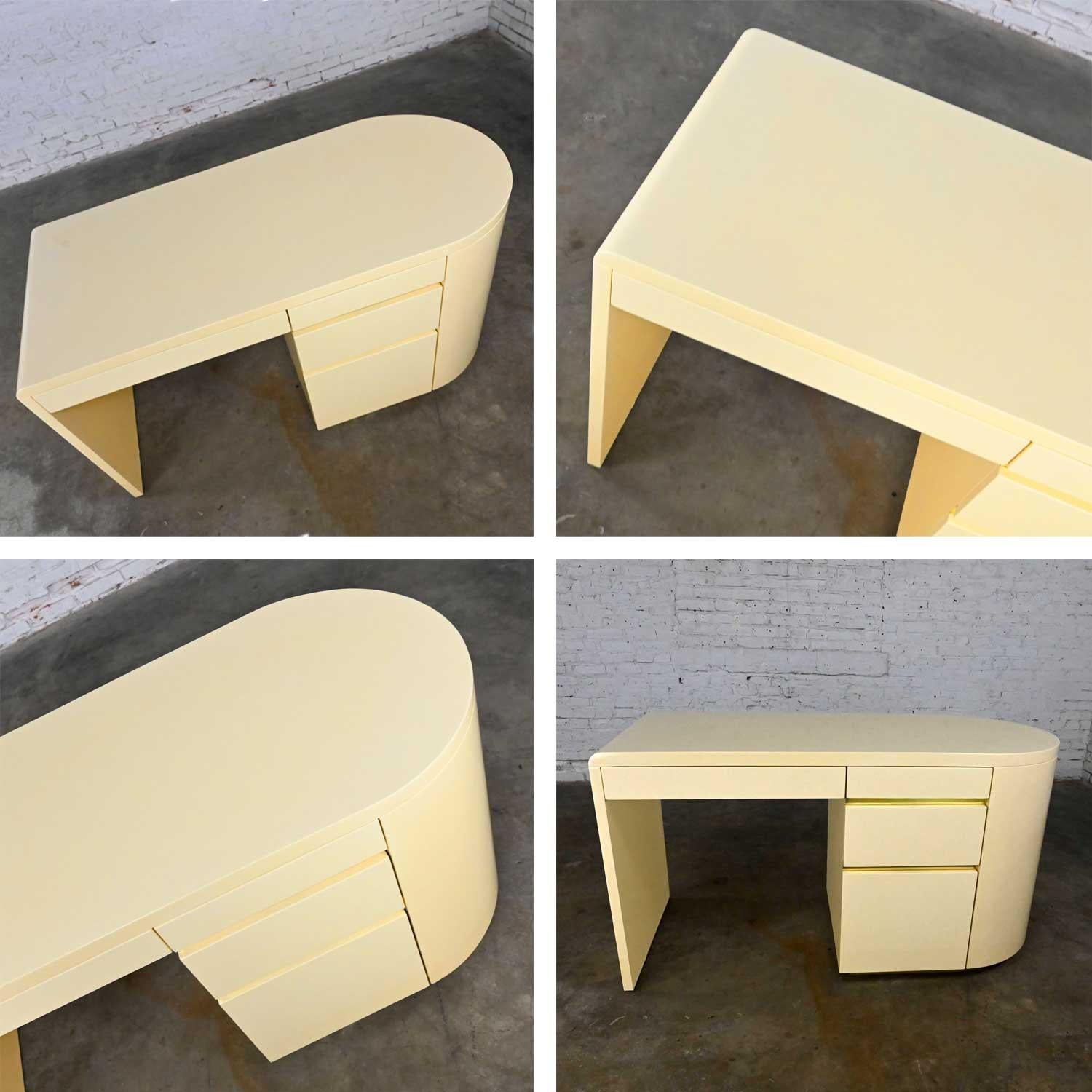 Modern off White Lacquered Desk Brass Details Style of Baughman or Springer For Sale 5