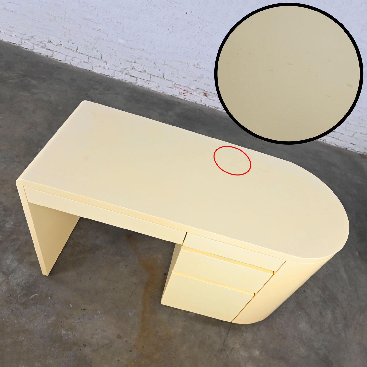 Modern off White Lacquered Desk Brass Details Style of Baughman or Springer For Sale 8