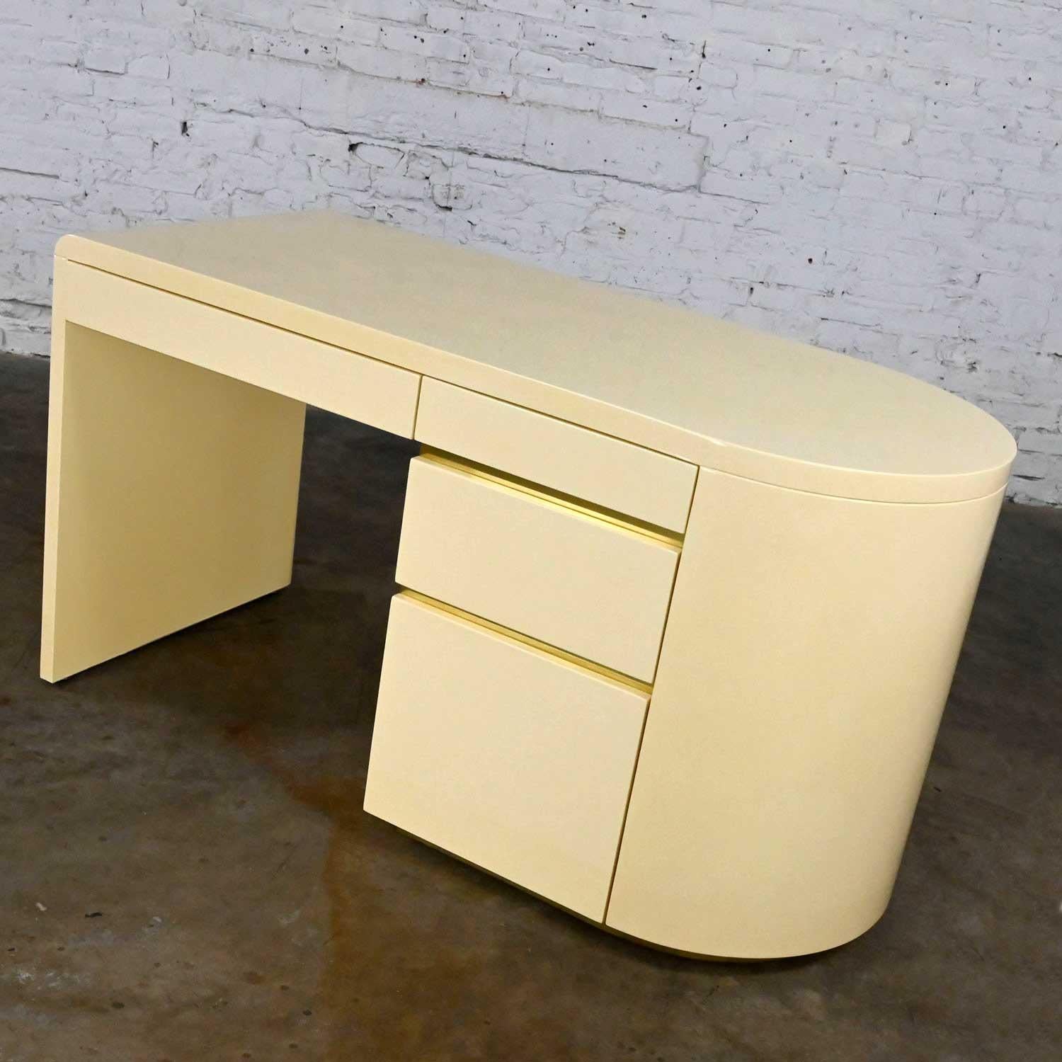 Unknown Modern off White Lacquered Desk Brass Details Style of Baughman or Springer For Sale