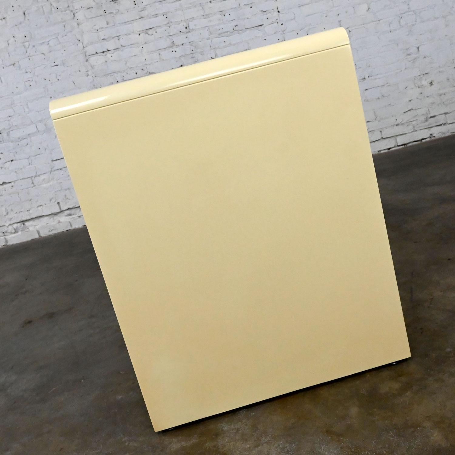 Modern off White Lacquered Desk Brass Details Style of Baughman or Springer In Good Condition For Sale In Topeka, KS
