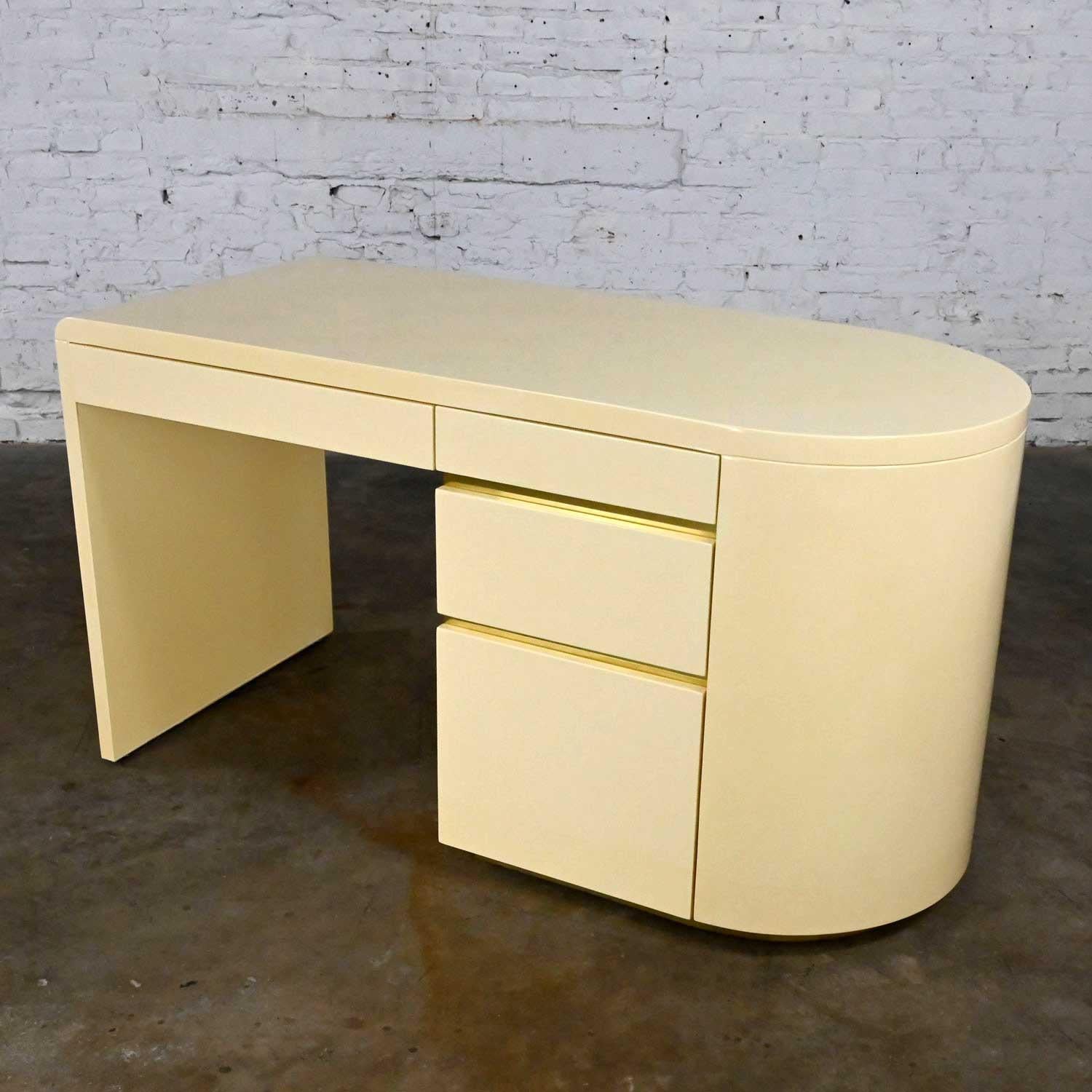 Modern off White Lacquered Desk Brass Details Style of Baughman or Springer For Sale 3