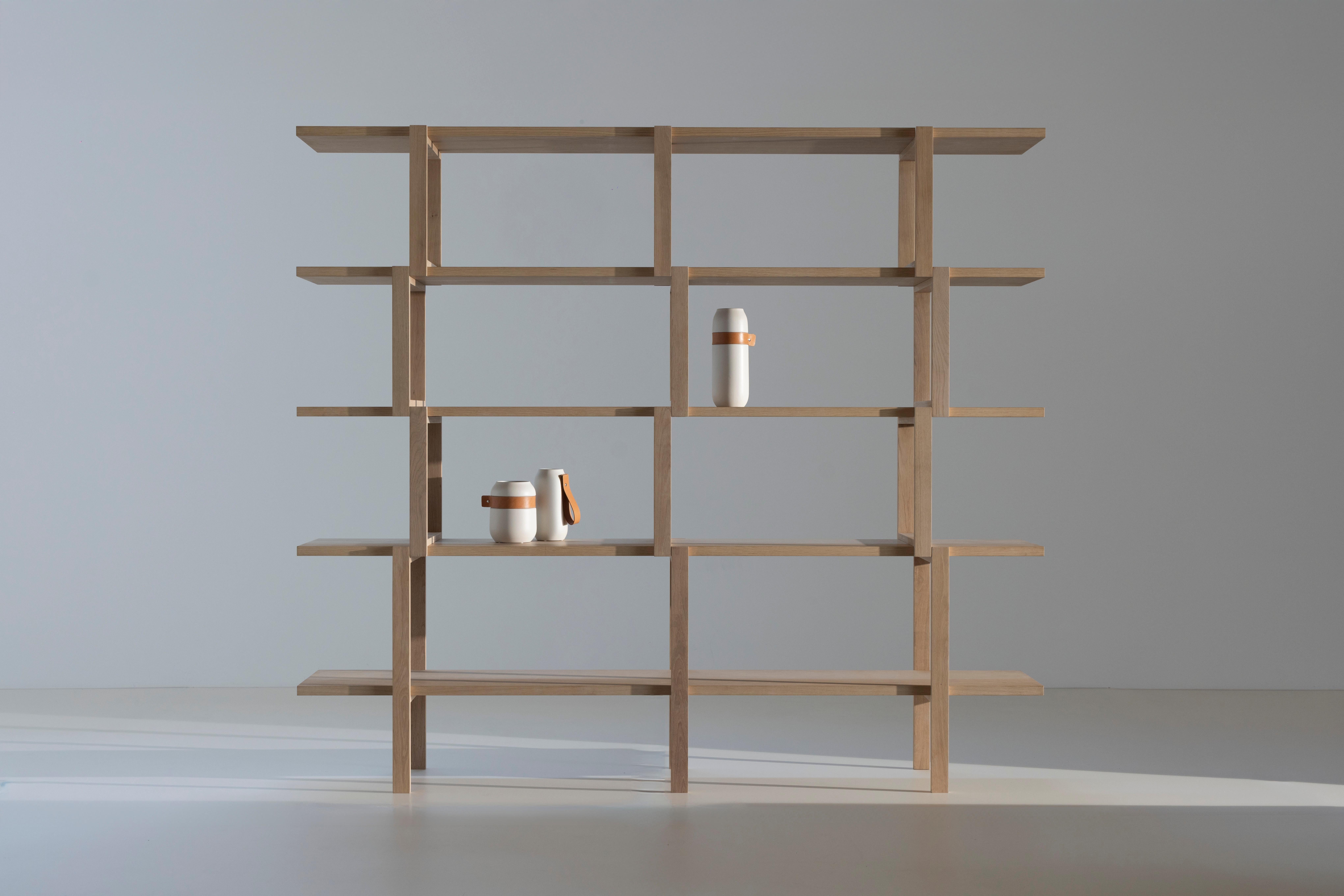 Mid-Century Modern Bibliothèque moderne Oirase, Oak Nature, fait à la main au Portugal par Greenapple en vente