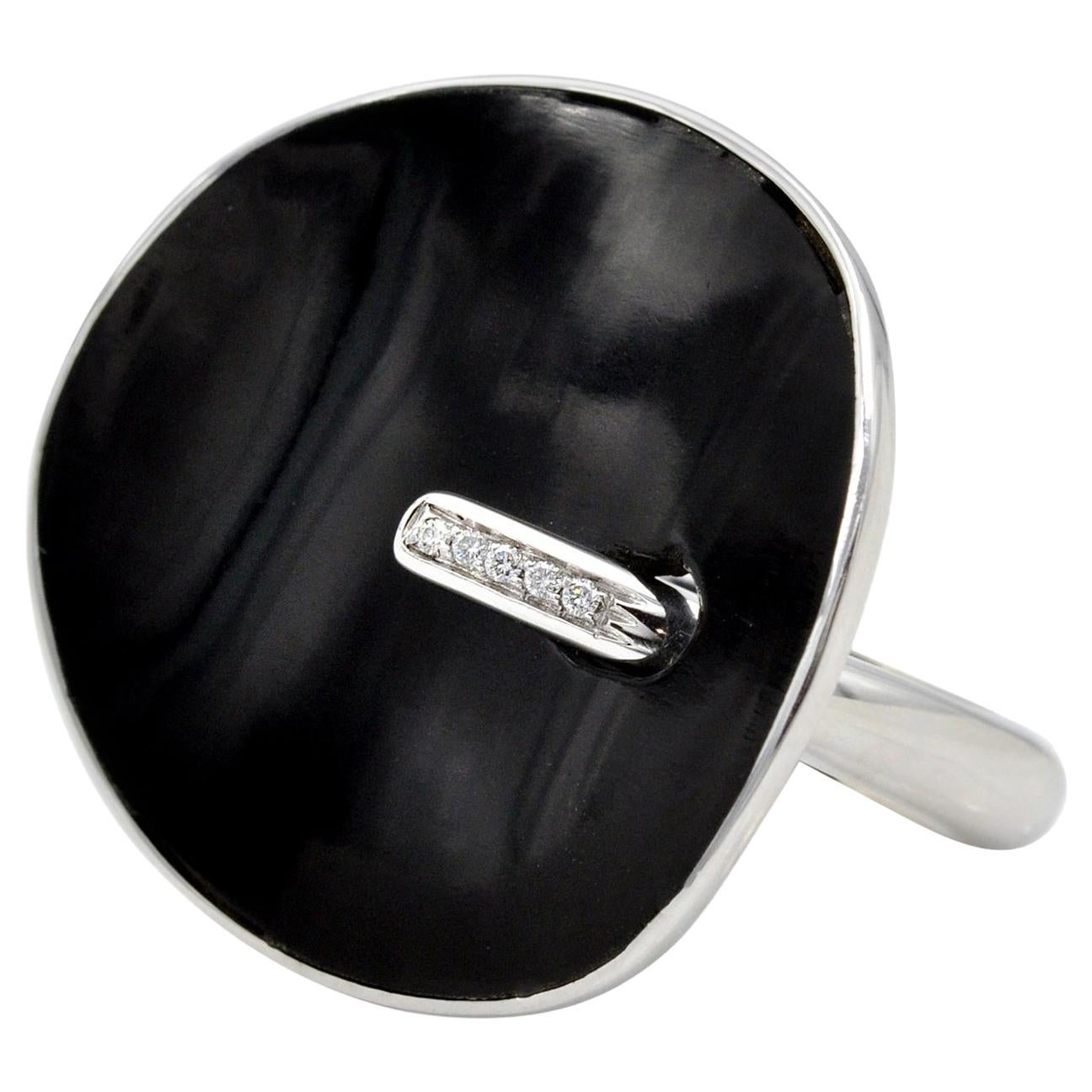 18 Karat White Gold Onyx and White Diamond Ring For Sale at 1stDibs