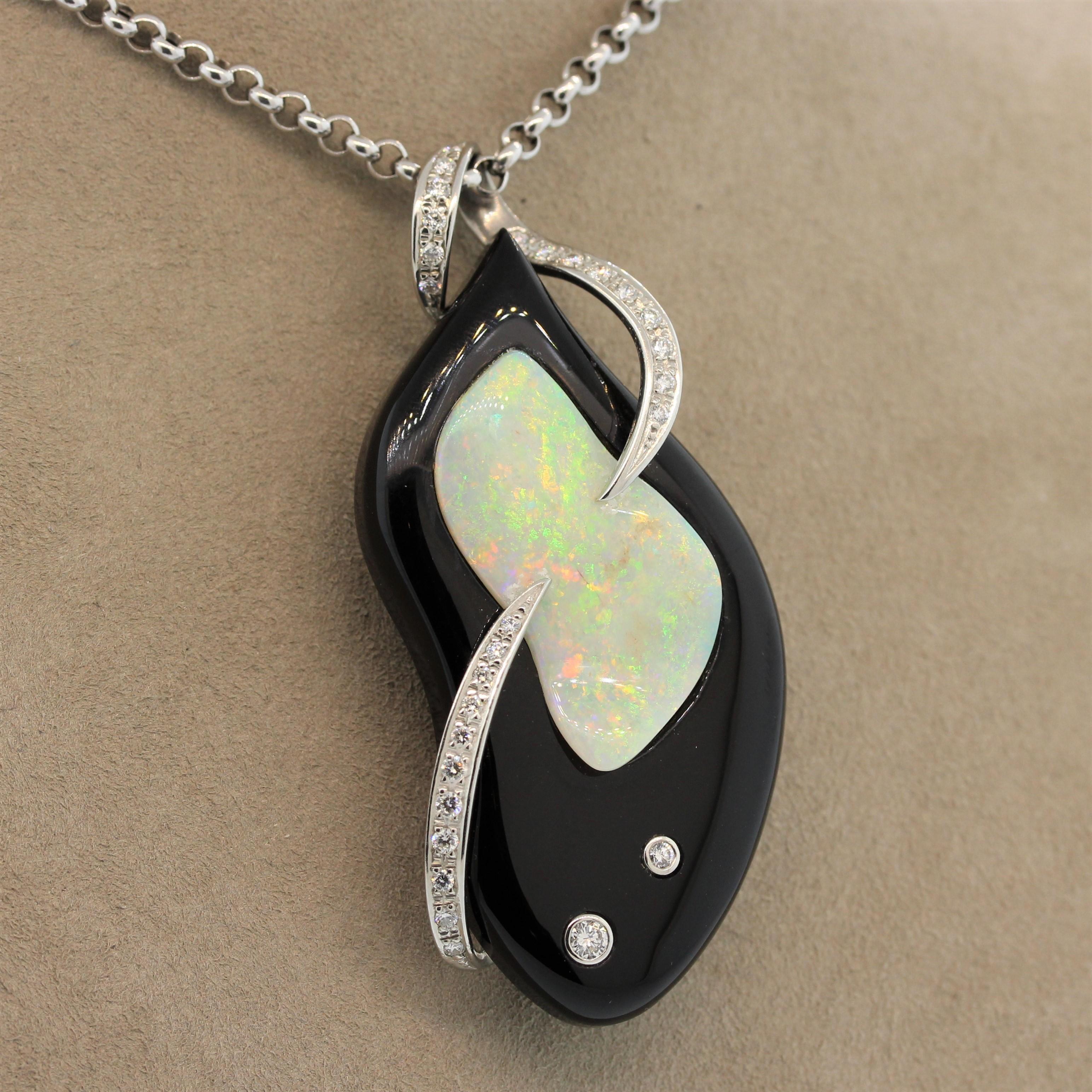 Pendentif moderne en platine avec opale, onyx noir et diamants Pour femmes en vente