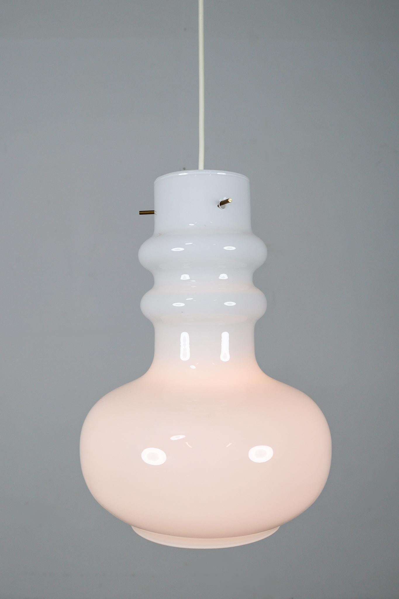 Modern Opaline Glass Pendant Lamp, Italy, 1970s In Good Condition In Almelo, NL