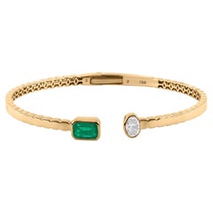 Bracciale aperto moderno in oro massiccio 18 carati con smeraldo e diamante